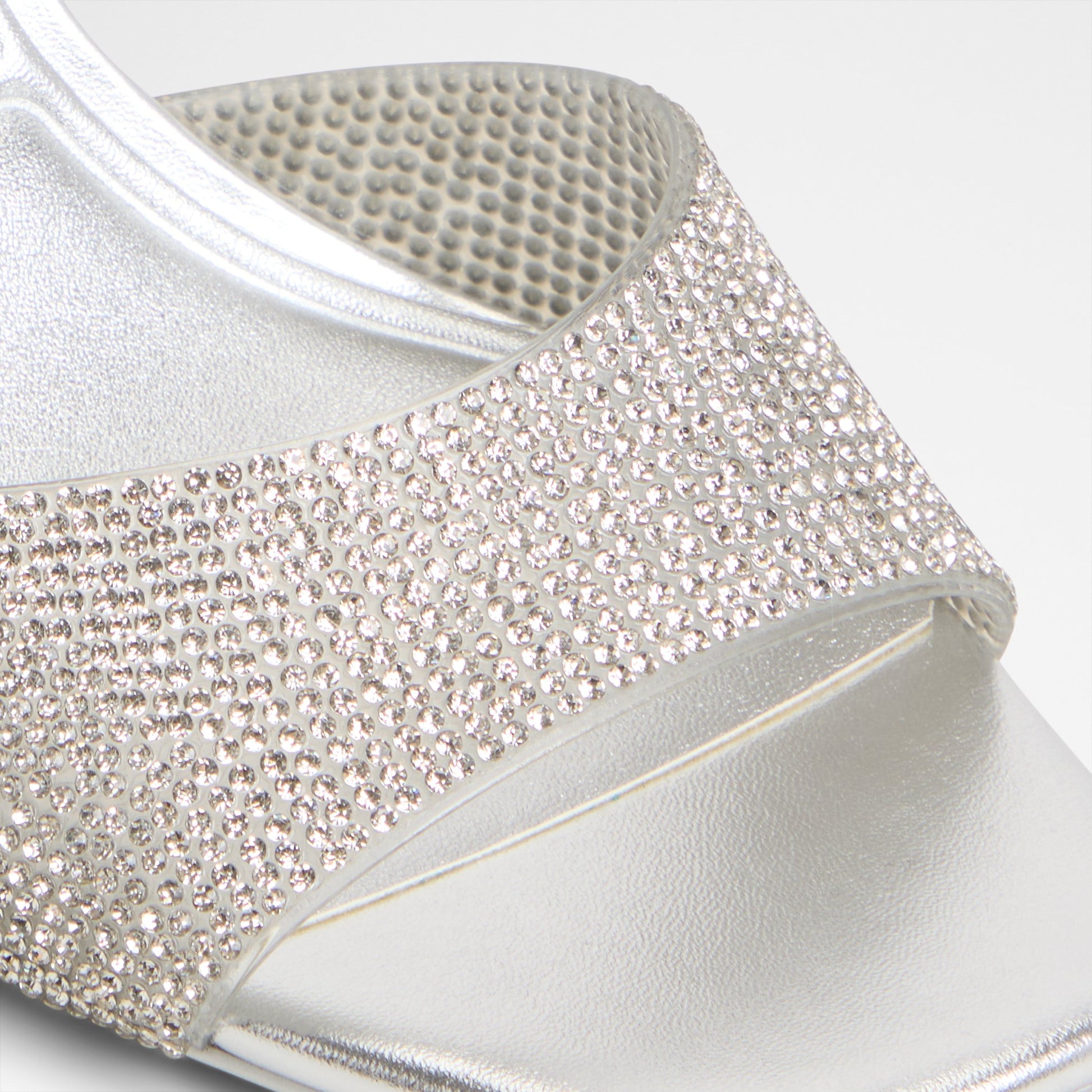 andyana_silver_040-002-020_detail_sq_nt_2018x2018