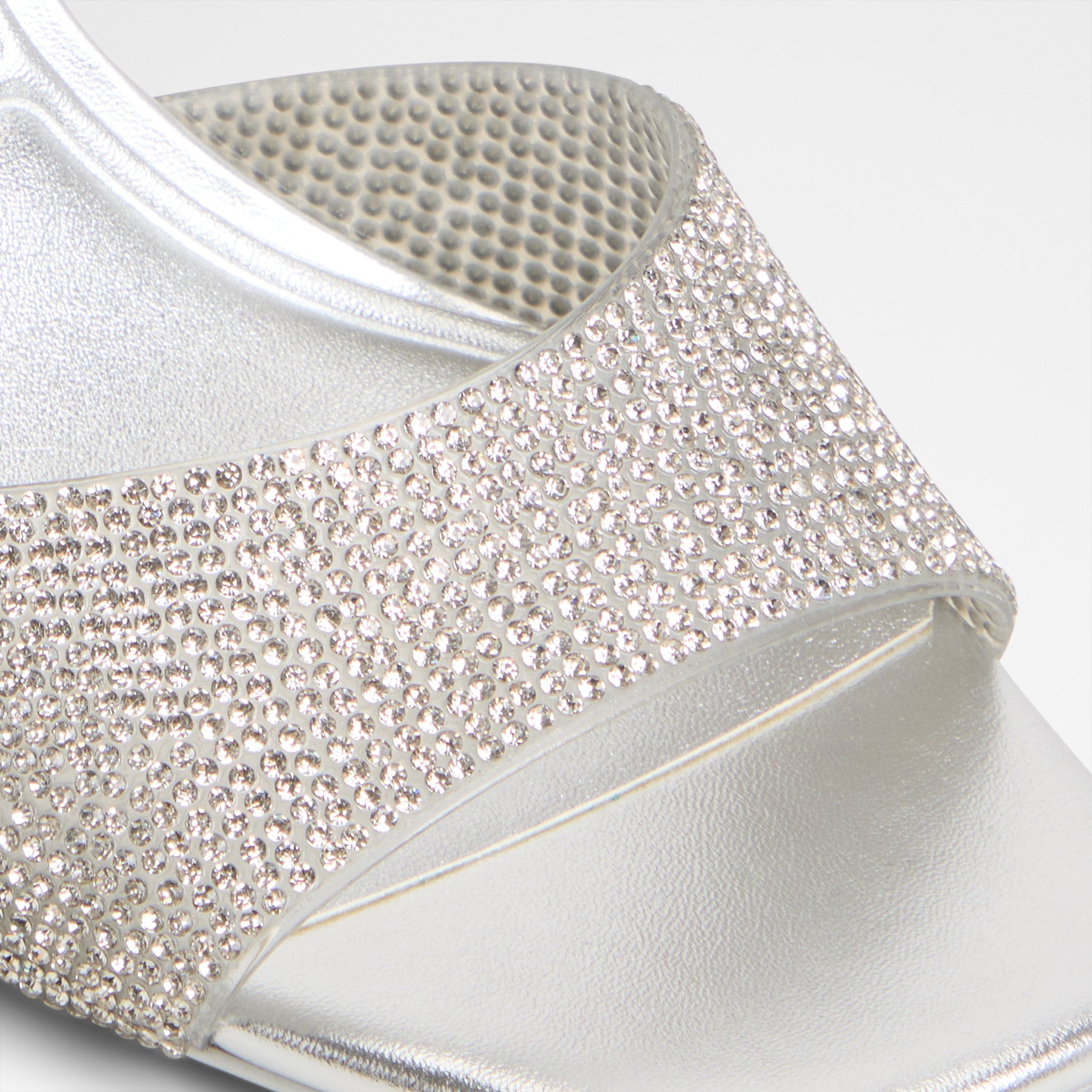 andyana_silver_040-002-020_detail_sq_nt_2018x2018