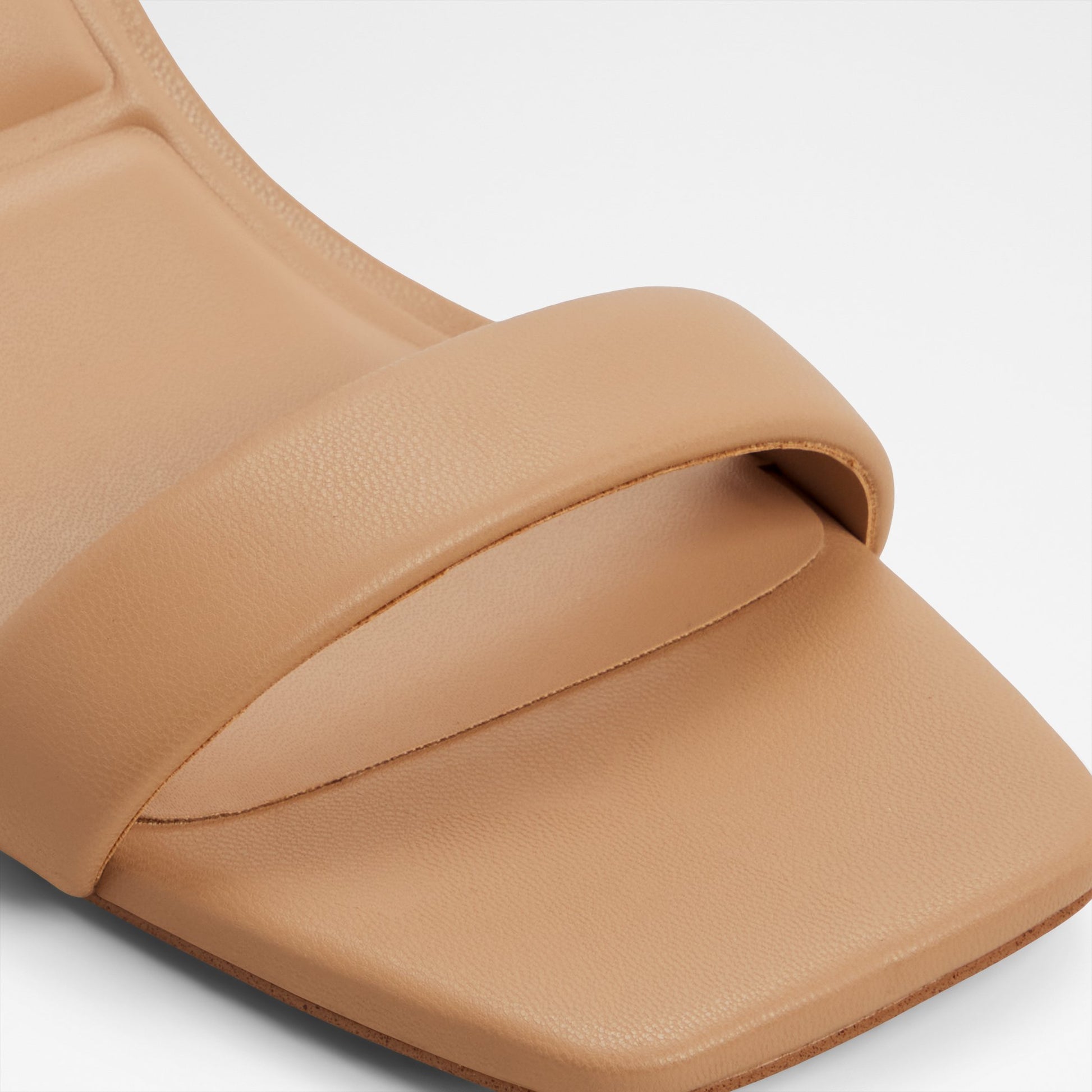 austorai_beige_260-002-043_detail_sq_nt_2018x2018