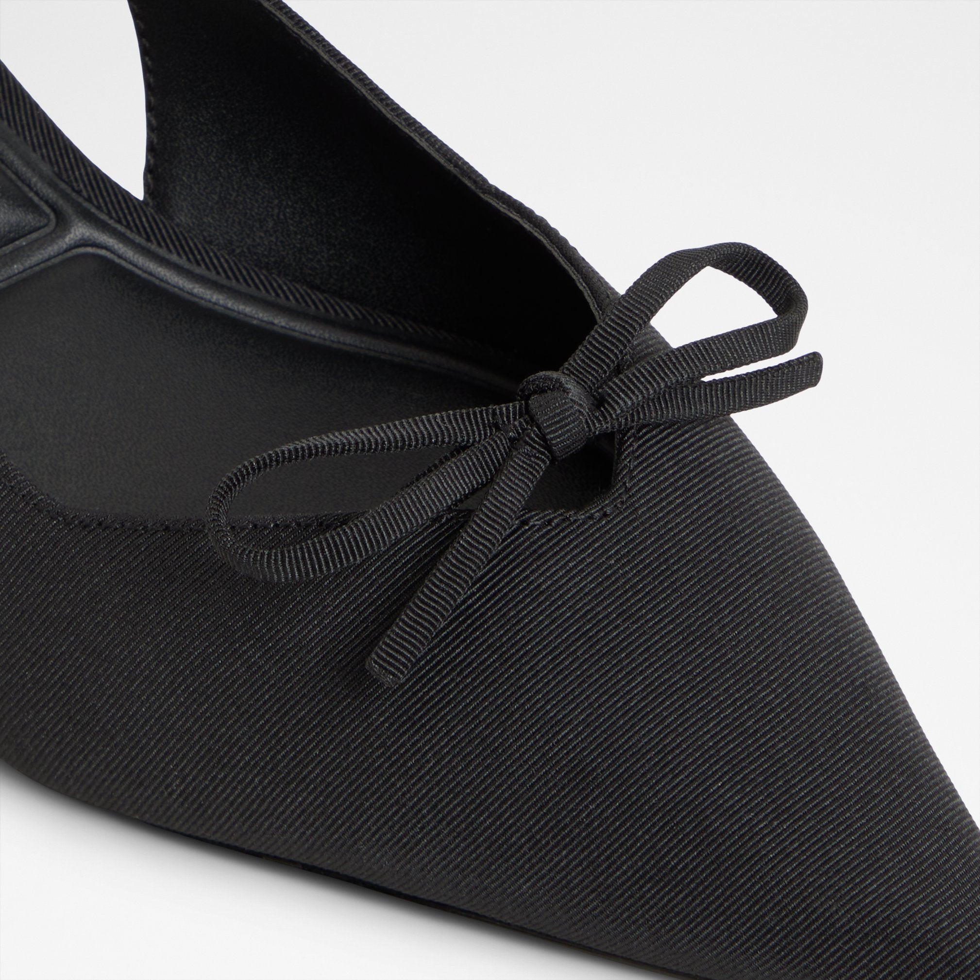 azizza_black_001-003-013_detail_sq_nt_2018x2018