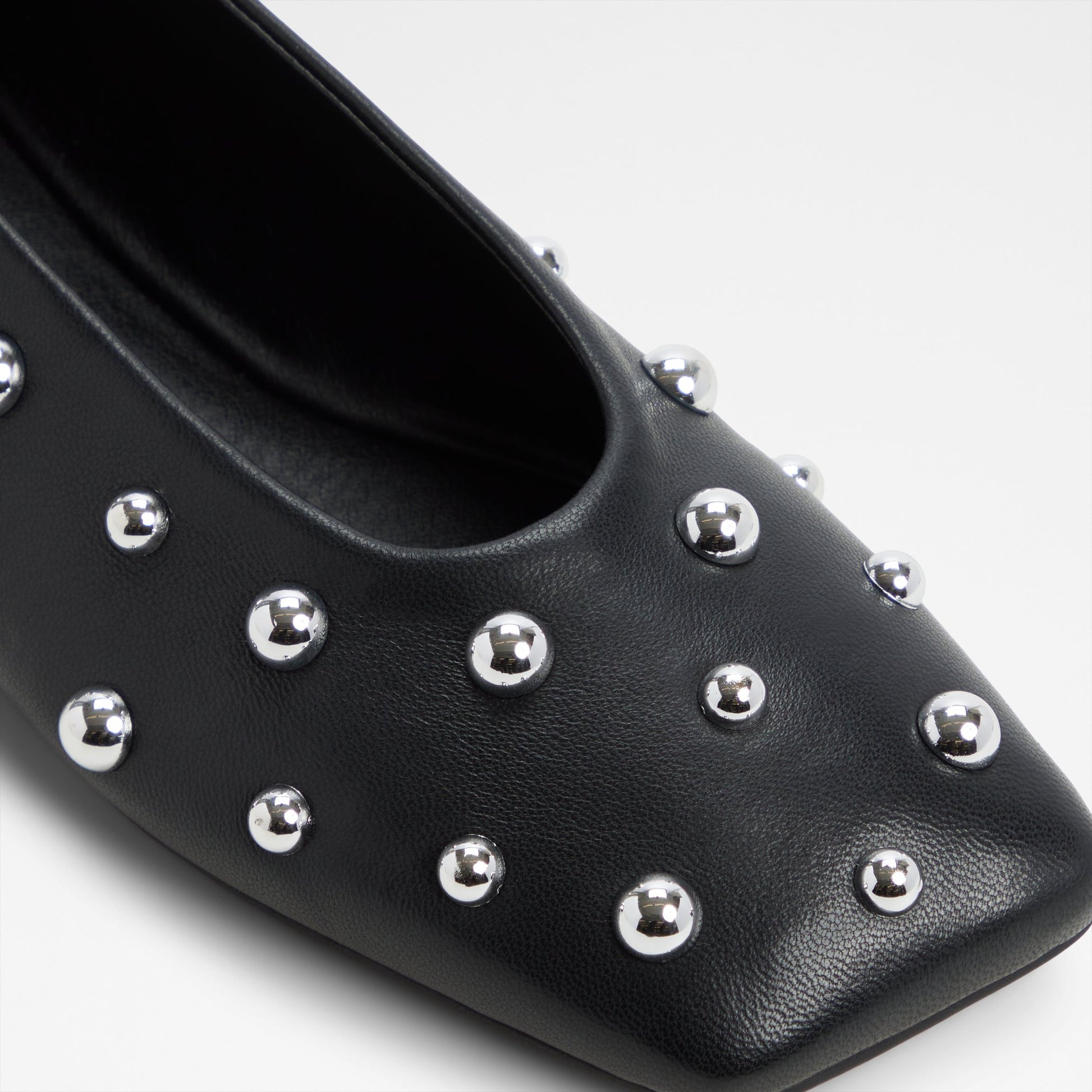 beralalden_black_001-001-043_detail_sq_nt_2018x2018