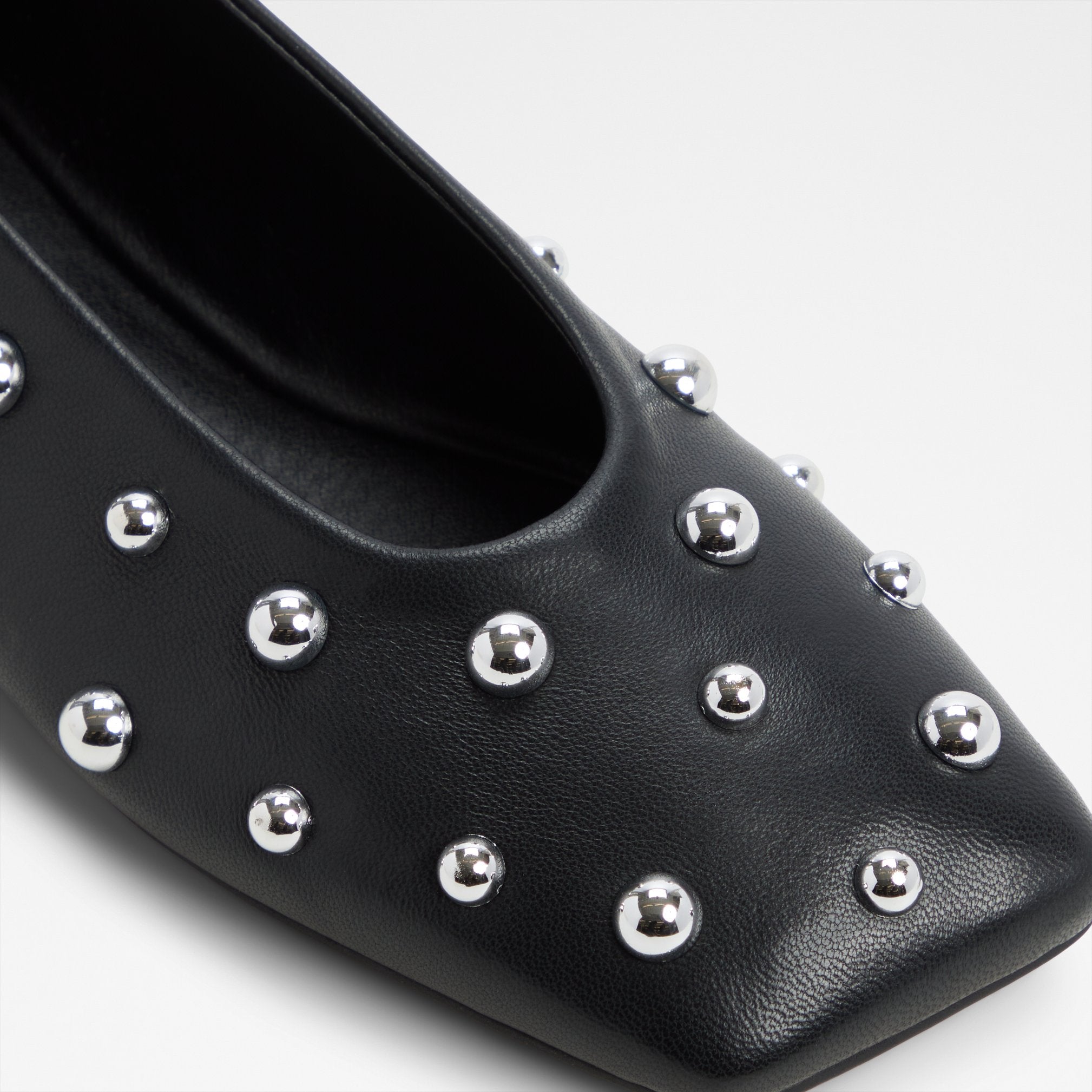 beralalden_black_001-001-043_detail_sq_nt_2018x2018