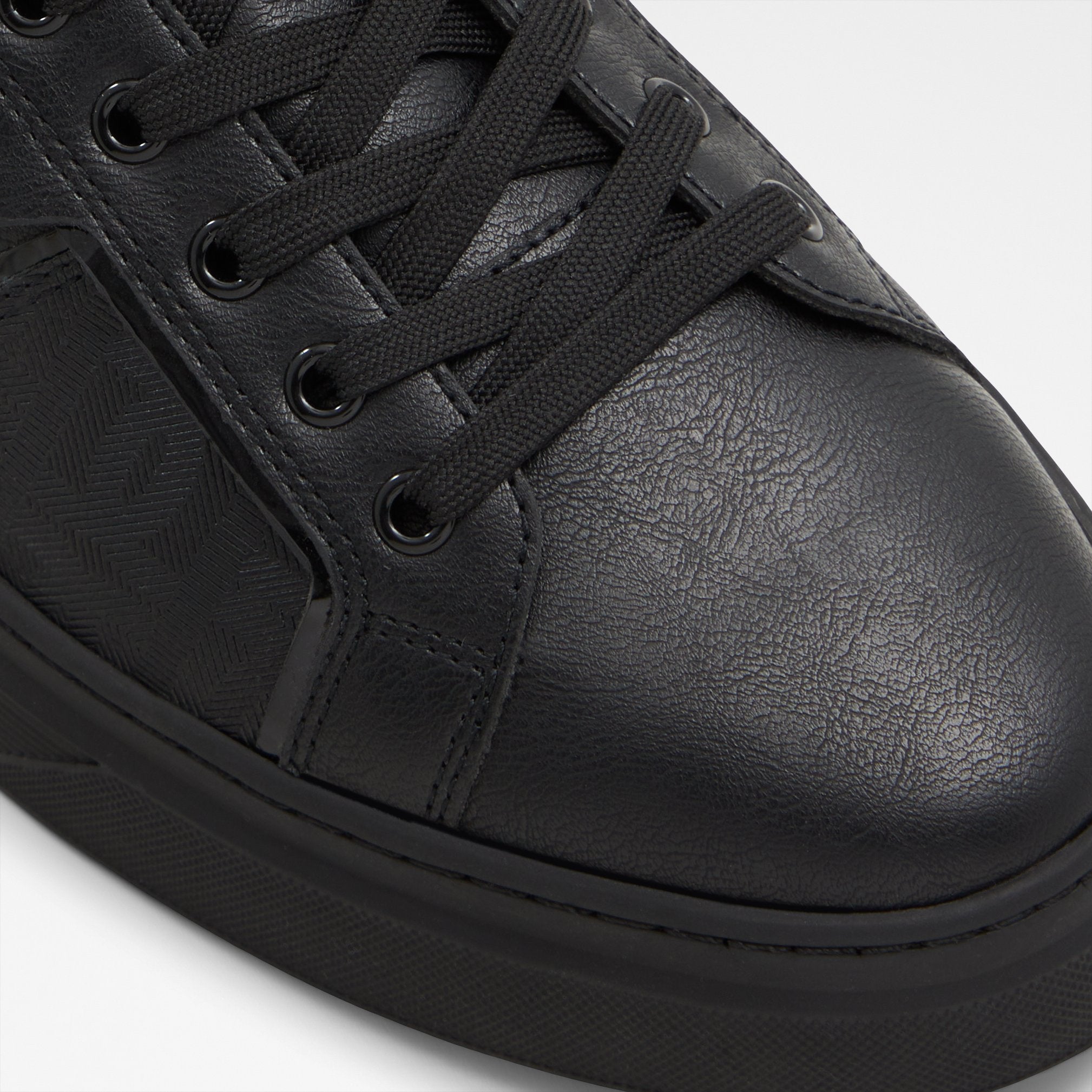 ccourtline_black_007-002-008_detail_sq_nt_2018x2018