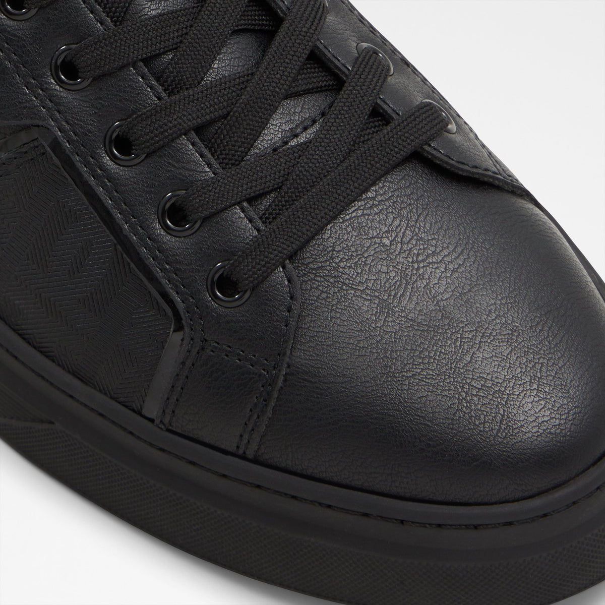 ccourtline_black_007-002-008_detail_sq_nt_2018x2018