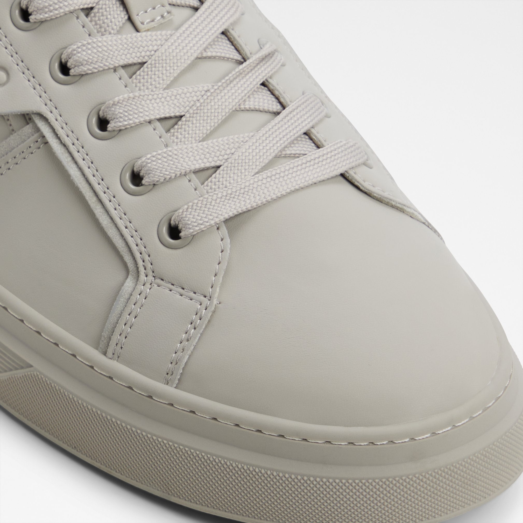 ccourtline_grey_050-002-043_detail_sq_nt_2018x2018