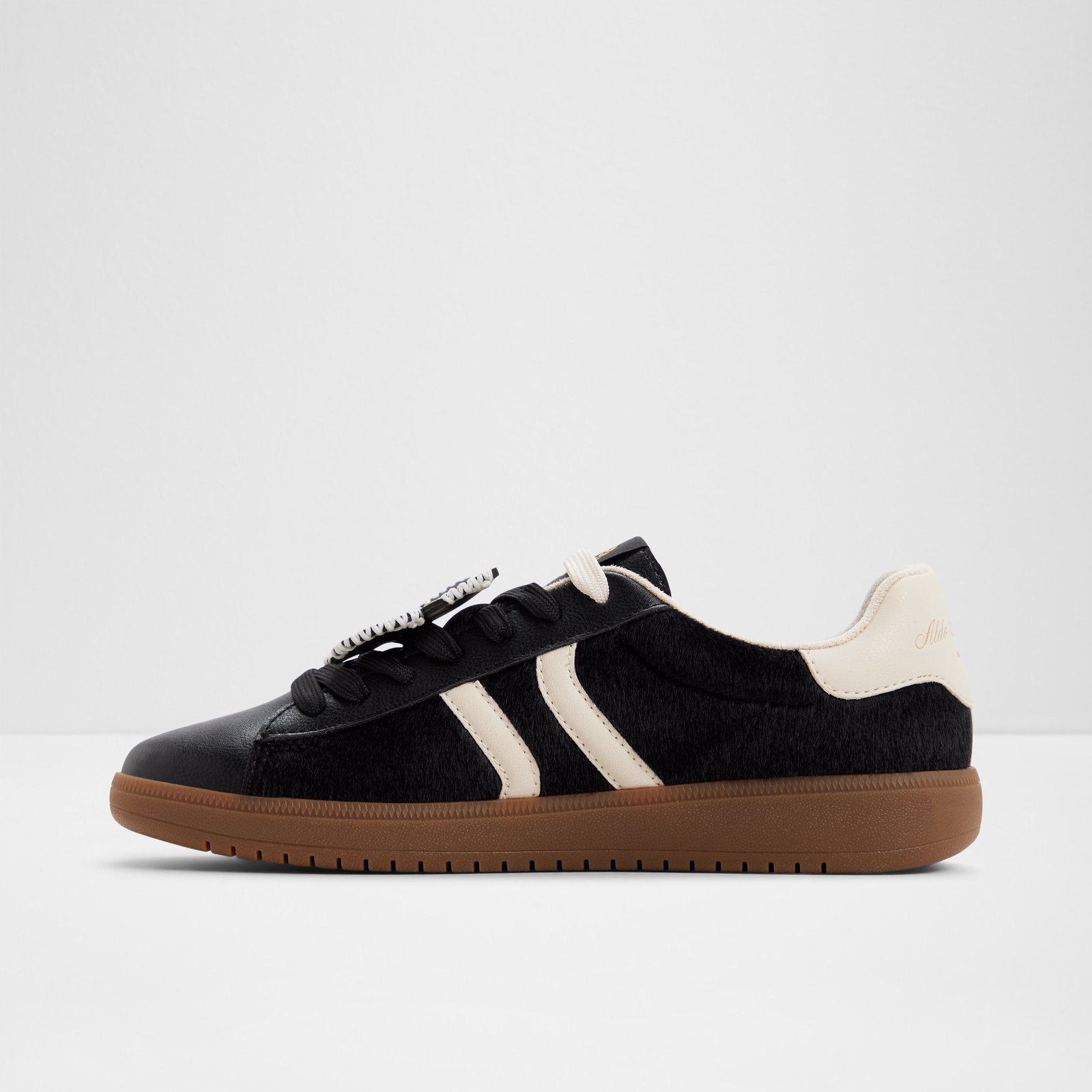 chicsneaker2_black_001-002-037_alt2_sq_nt_1600x1600