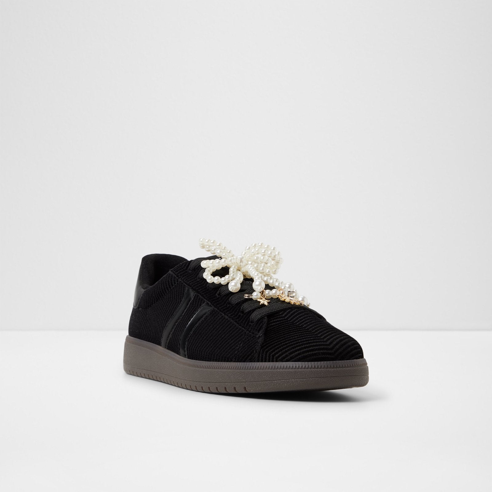 chicsneaker2_black_008-003-048_alt3_sq_nt_1600x1600
