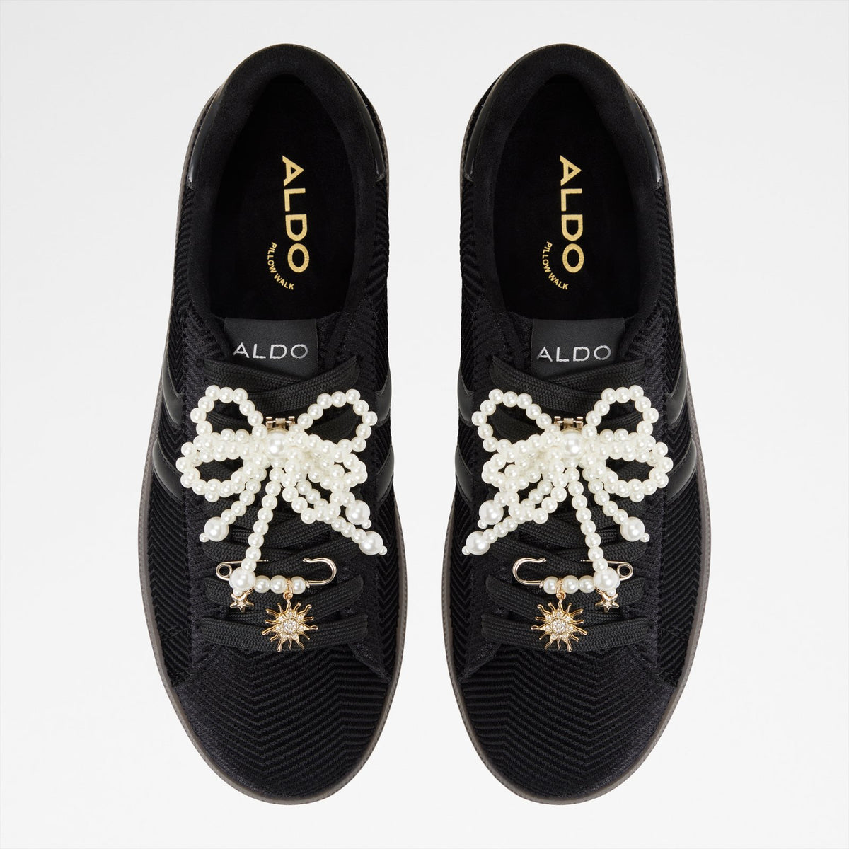 chicsneaker2_black_008-003-048_alt5_sq_nt_1600x1600