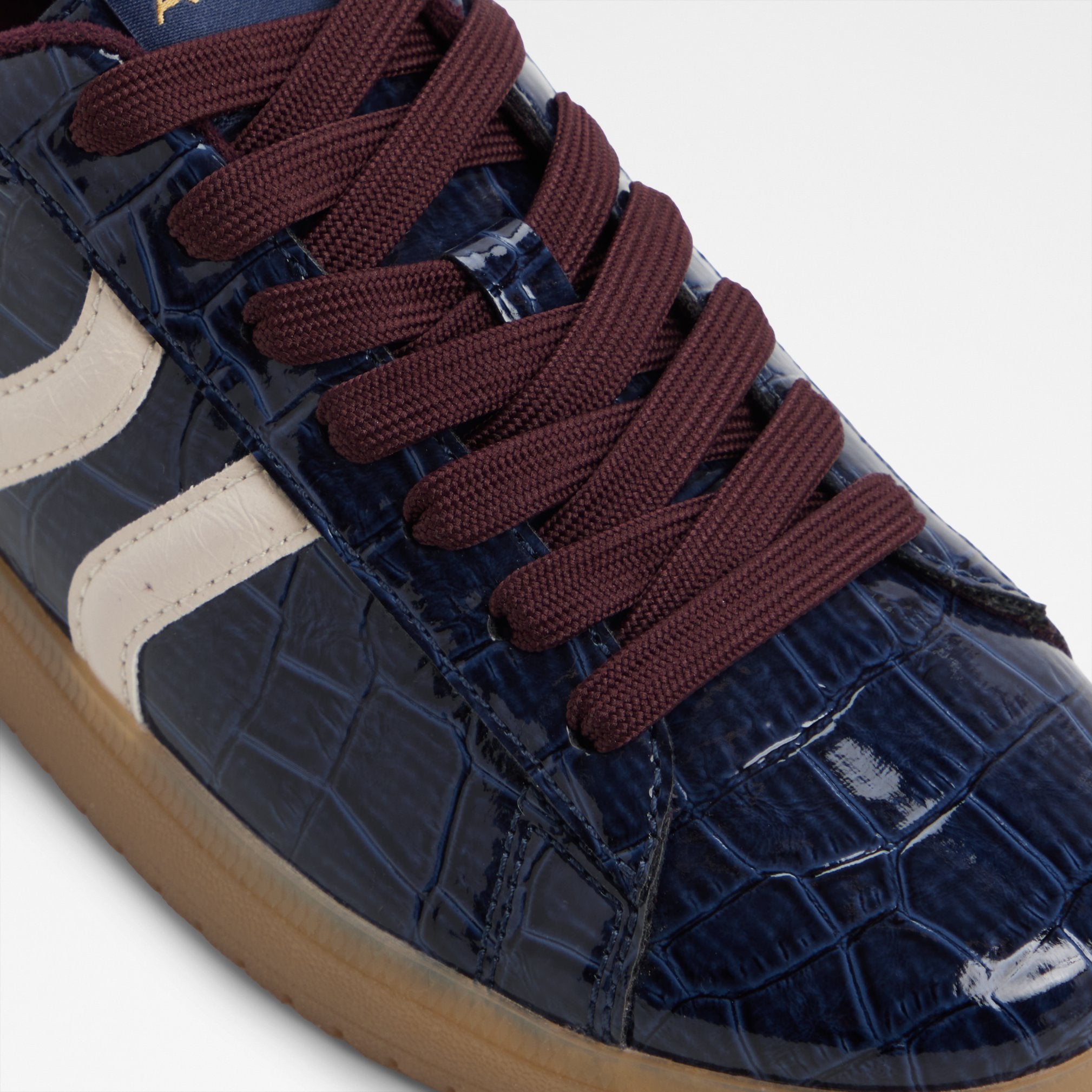 chicsneaker2_blue_410-002-004_detail_sq_nt_2018x2018