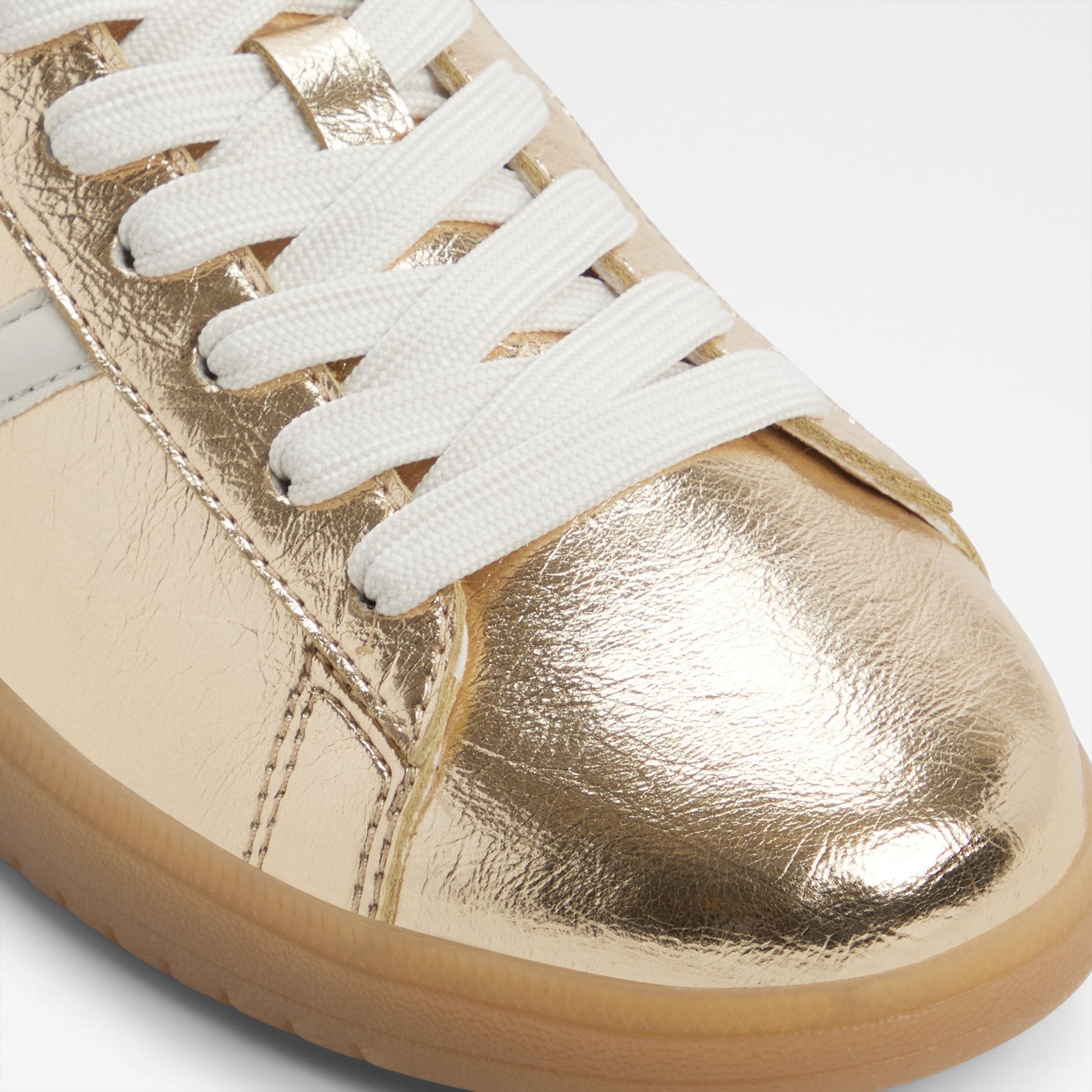 chicsneaker2_gold_710-002-043_detail_sq_nt_2018x2018