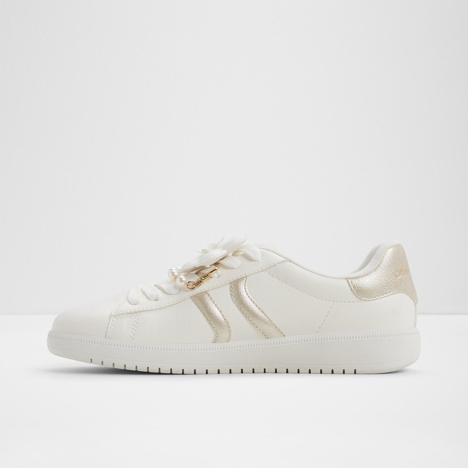 chicsneaker2_multi_172-002-043_alt2_sq_nt_1600x1600