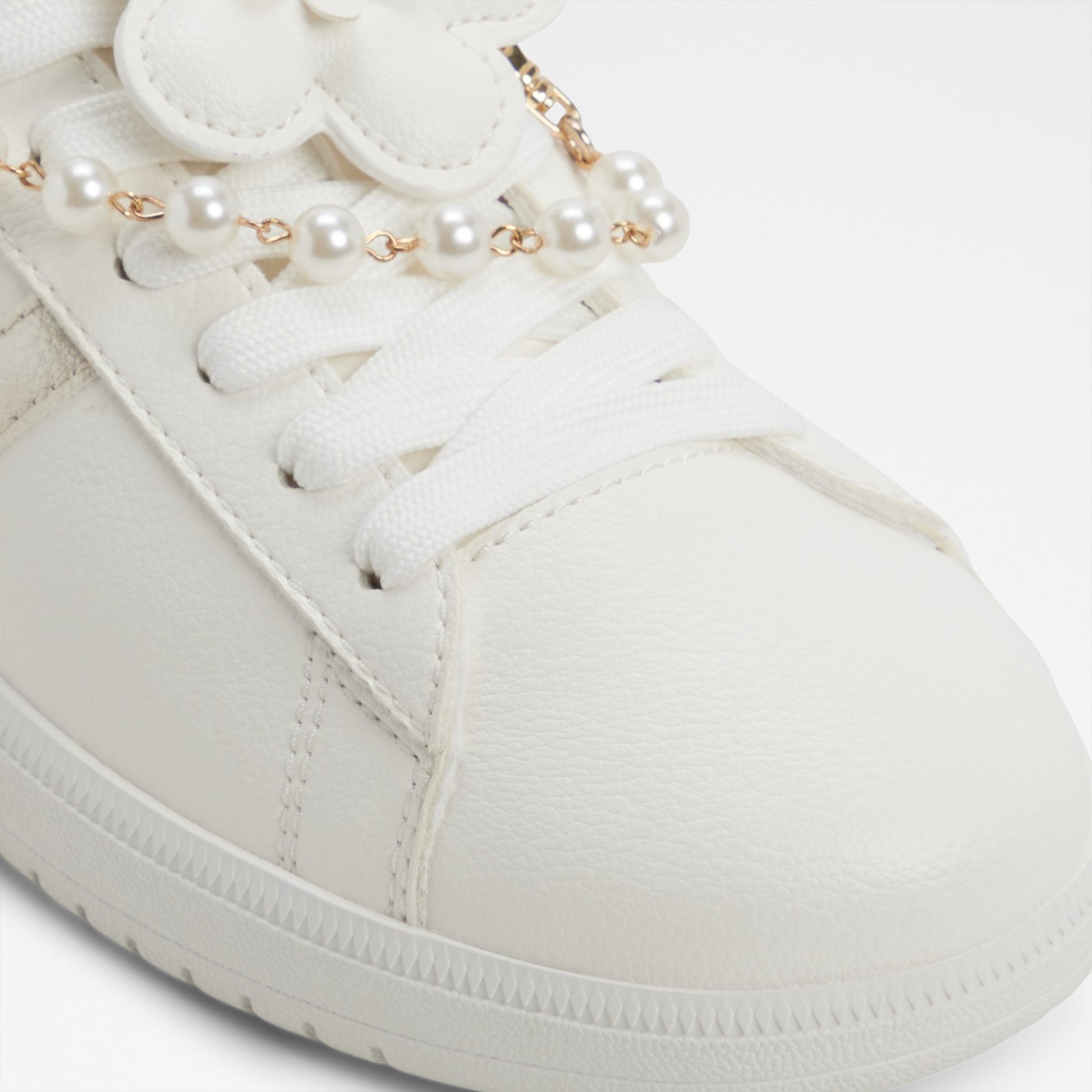 chicsneaker2_multi_172-002-043_detail_sq_nt_2018x2018