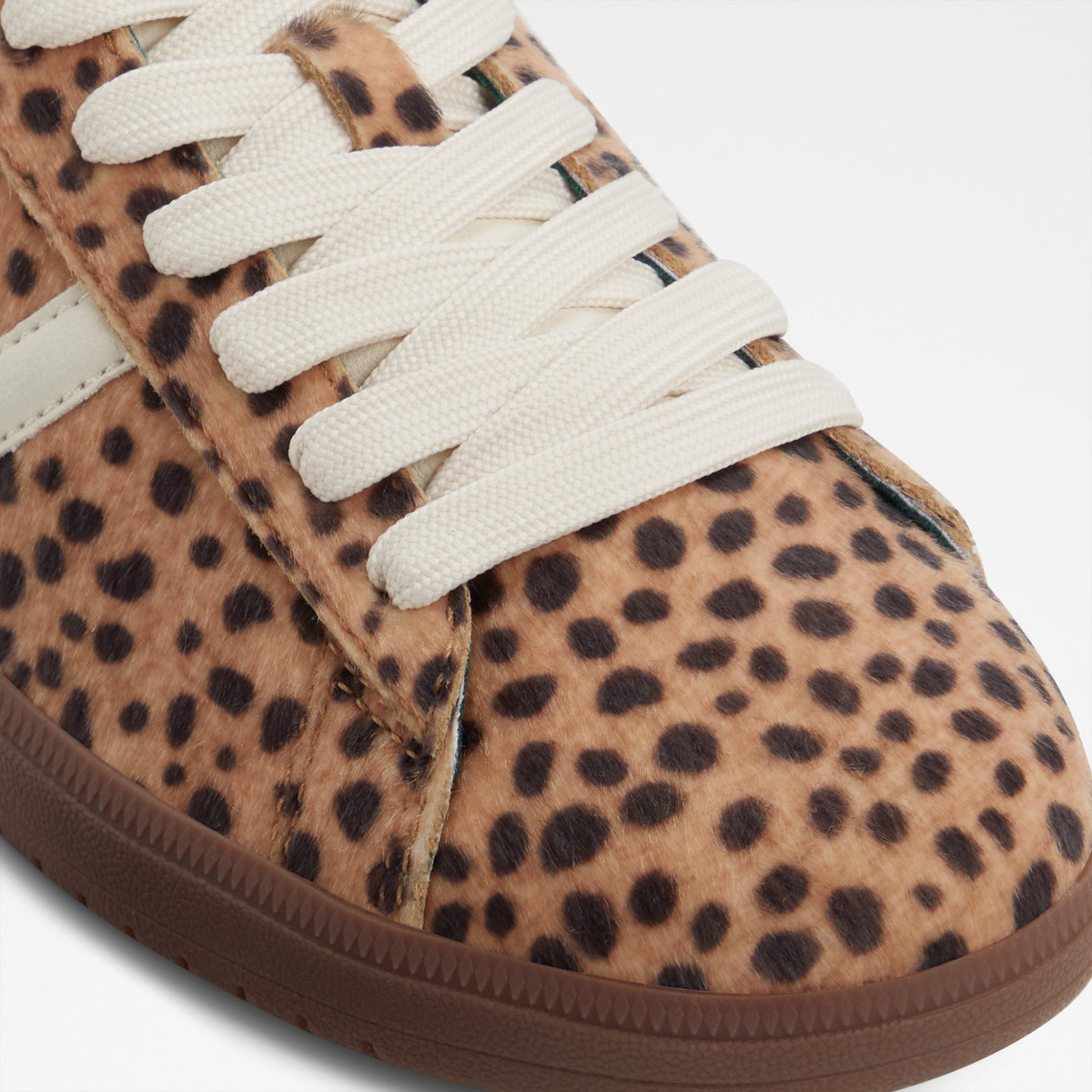 chicsneaker2_multi_967-003-037_detail_sq_nt_2018x2018