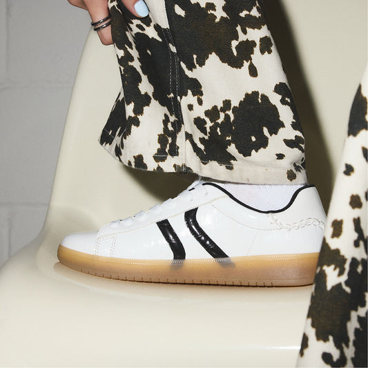 chicsneaker2_white_122-002-004_look-full_sq_gy_2000x2000