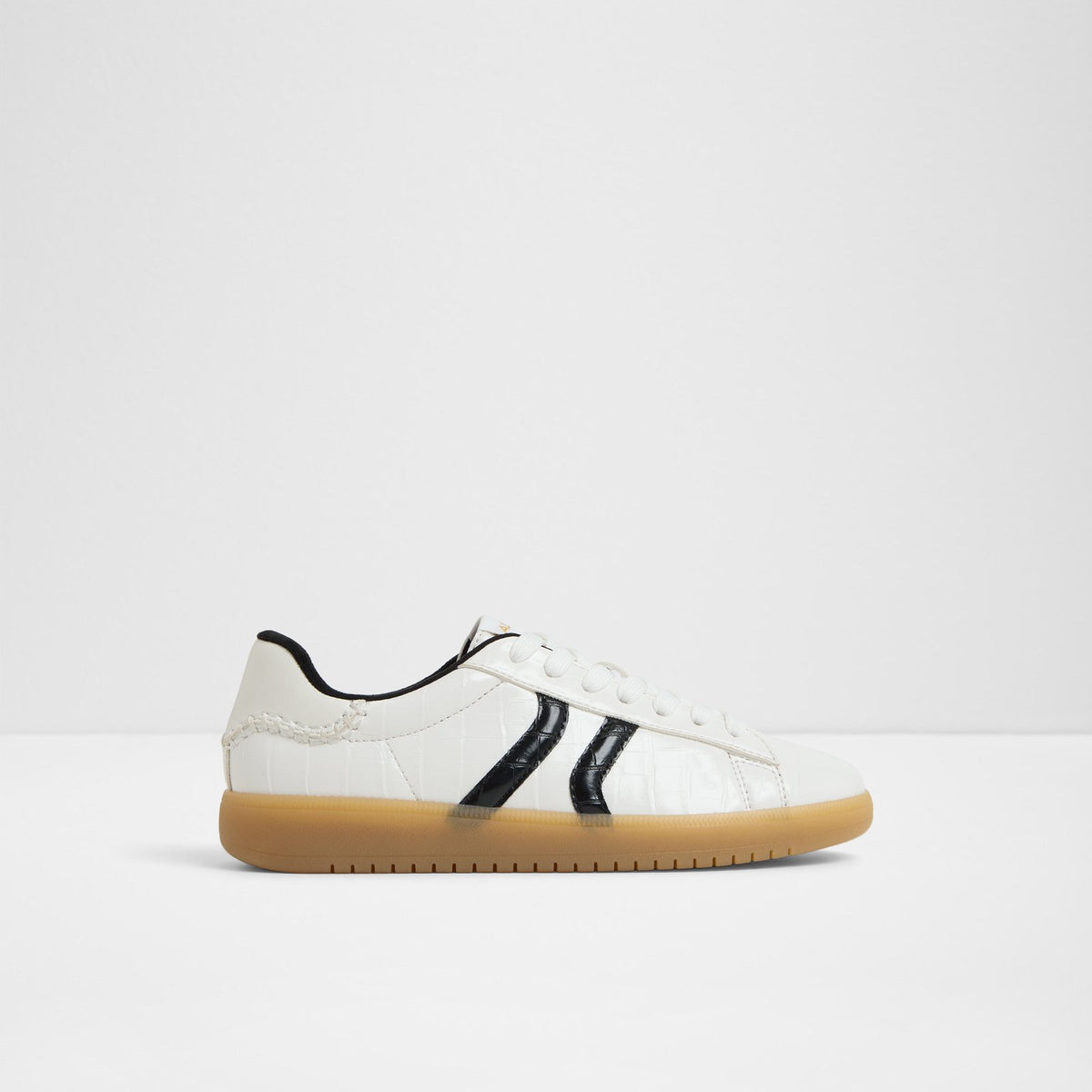 chicsneaker2_white_122-002-004_main_sq_nt_1600x1600