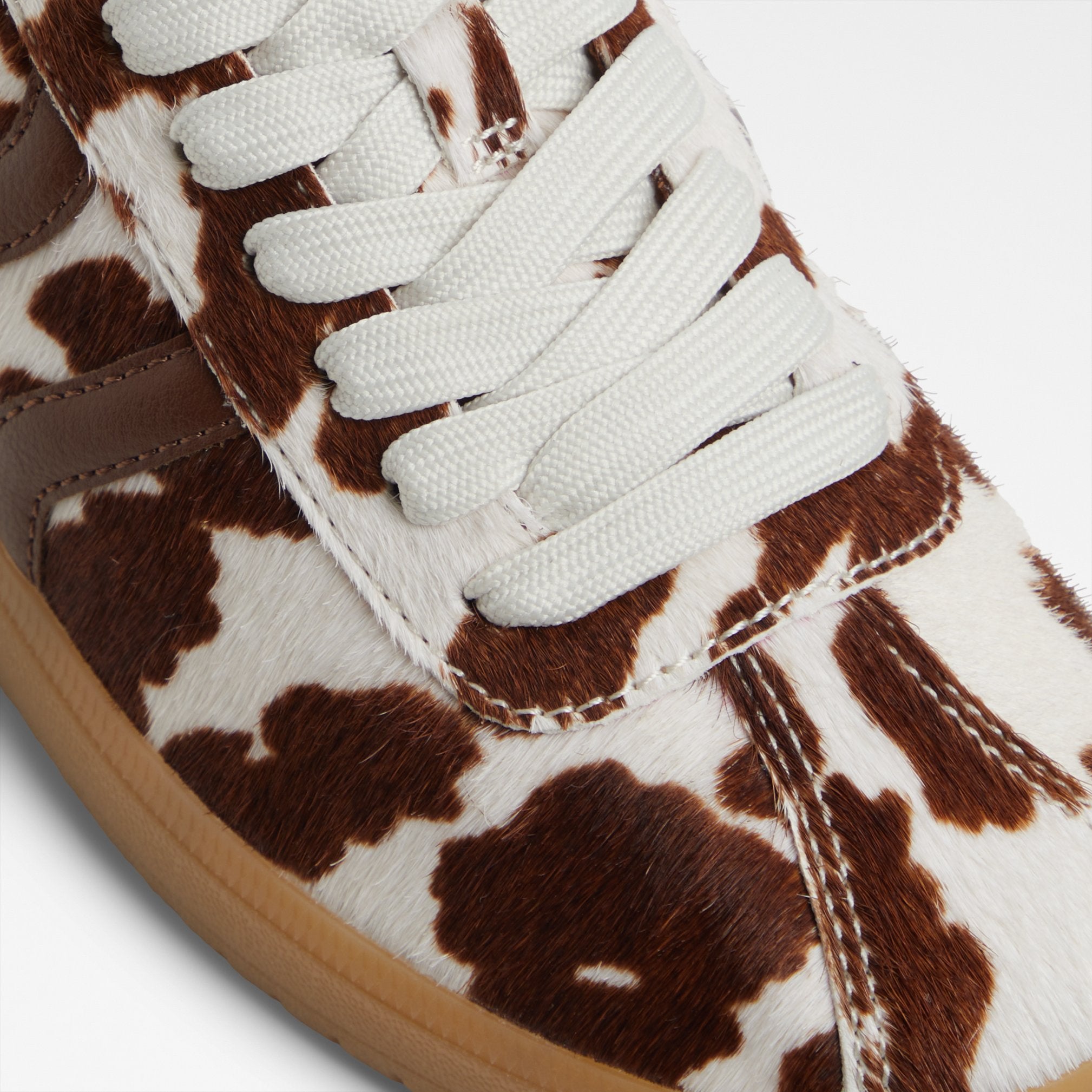 chicsneaker_brown_241-001-037_detail_sq_nt_2018x2018