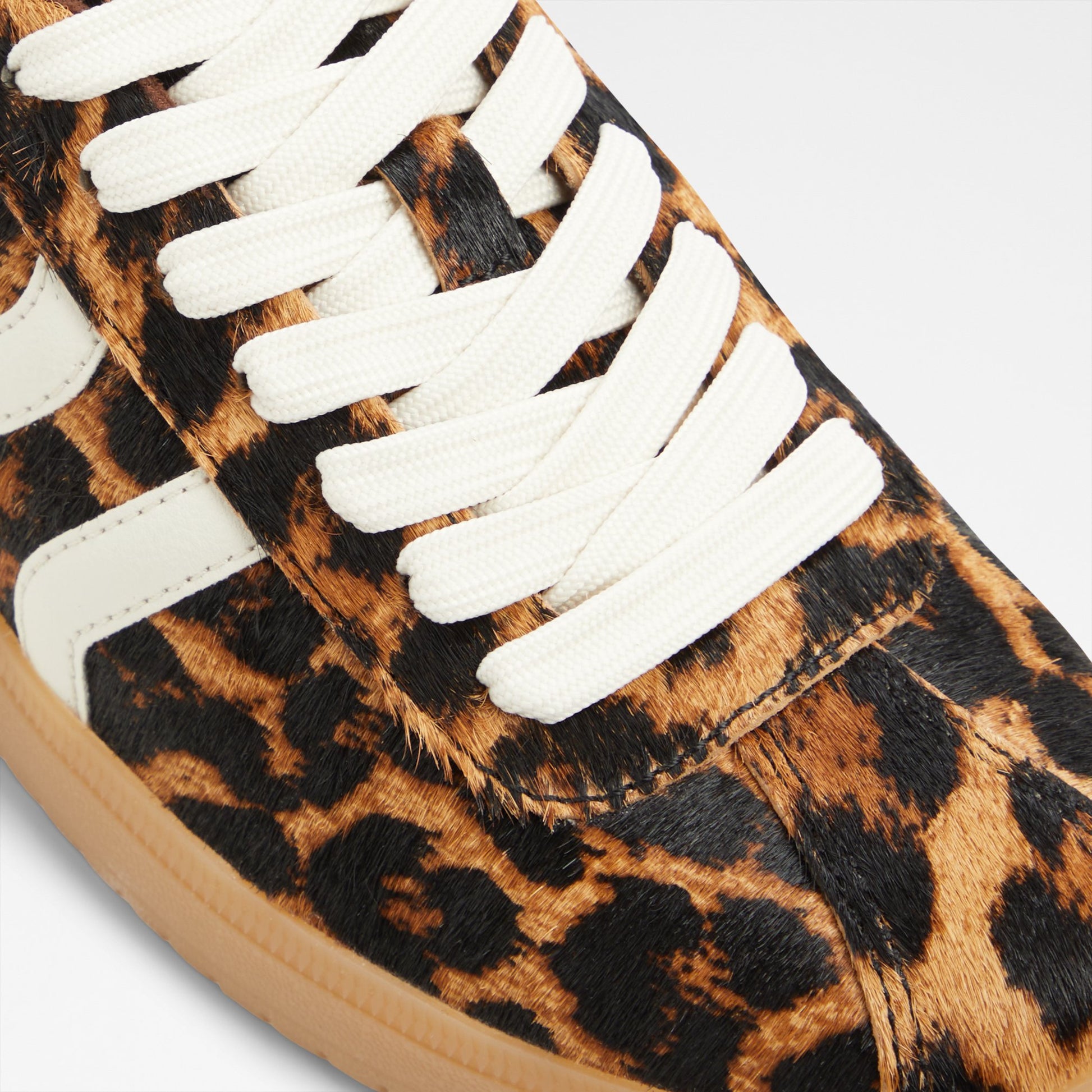 chicsneaker_multi_967-001-037_detail_sq_nt_2018x2018