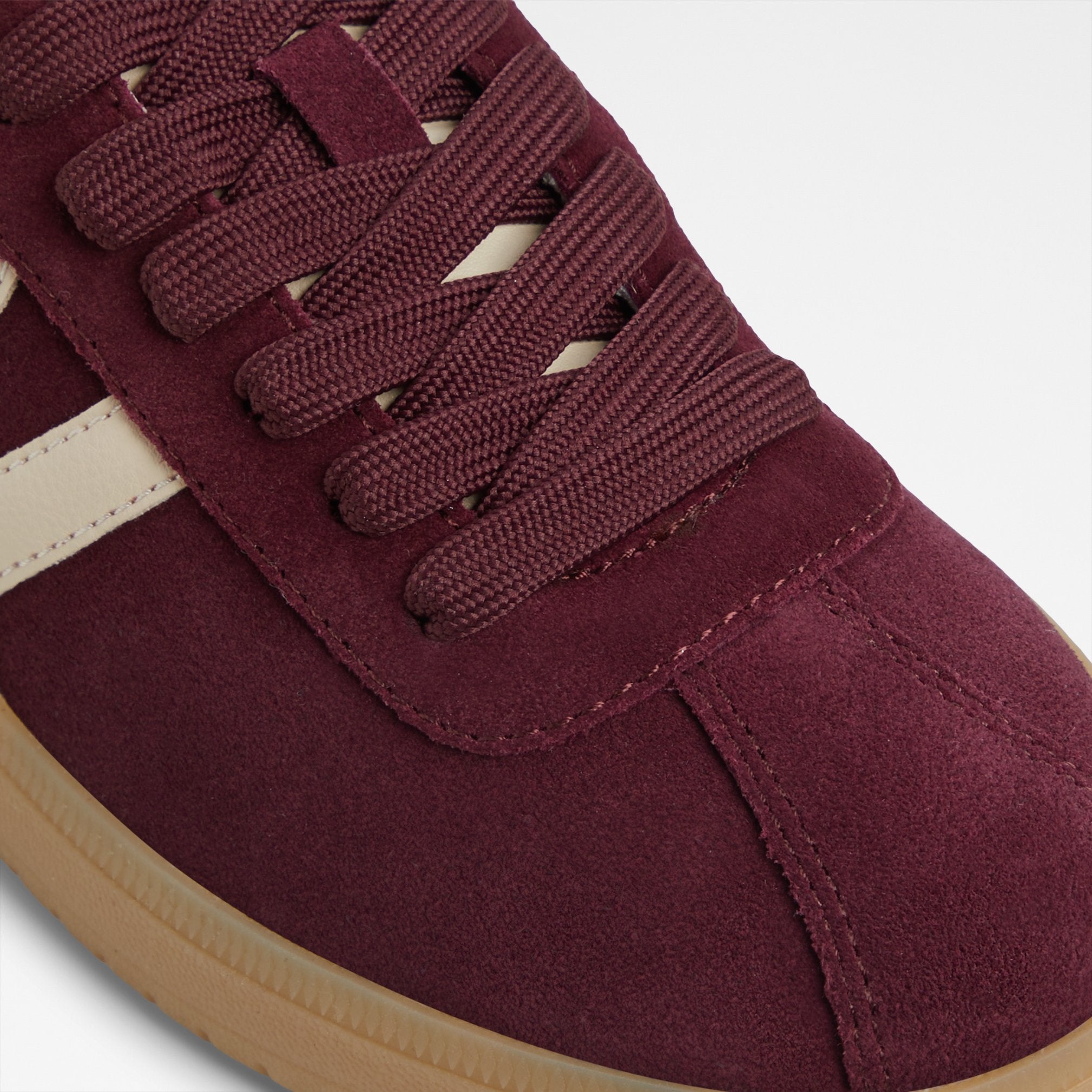 chicsneaker_red_601-001-046_detail_sq_nt_2018x2018