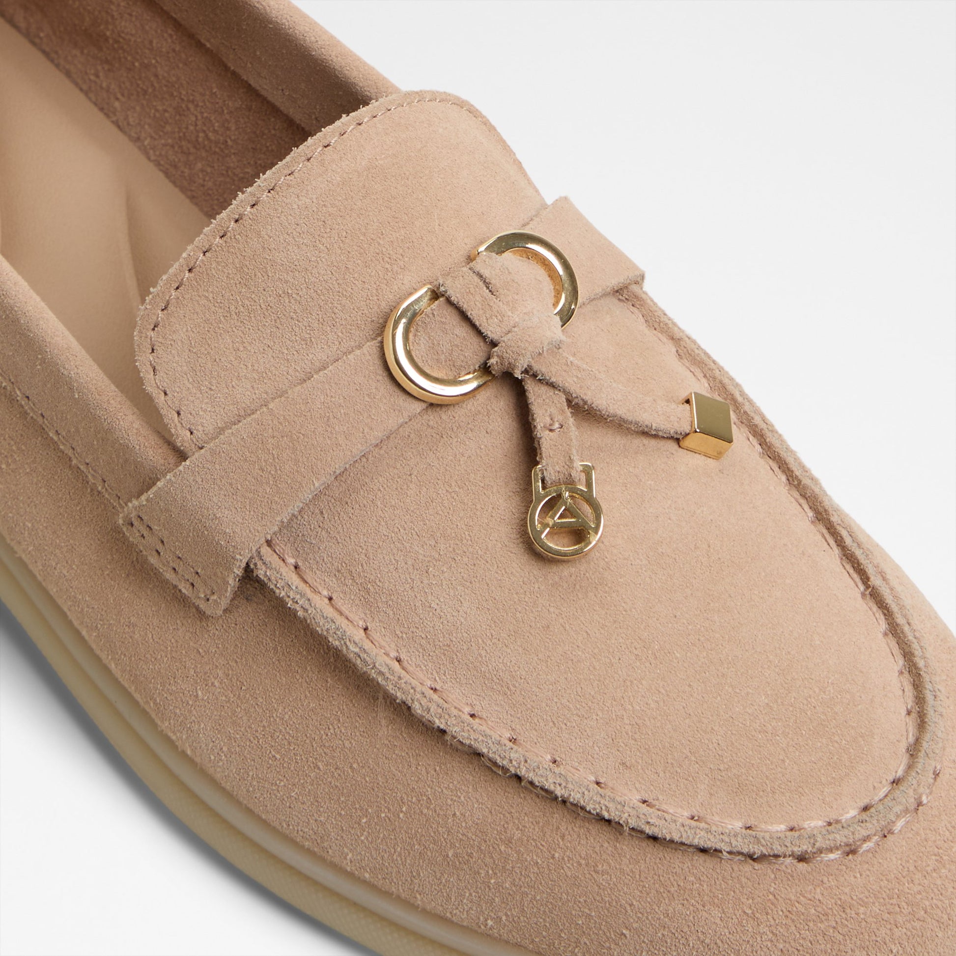 creras-in_beige_270-001-046_detail_sq_nt_2018x2018