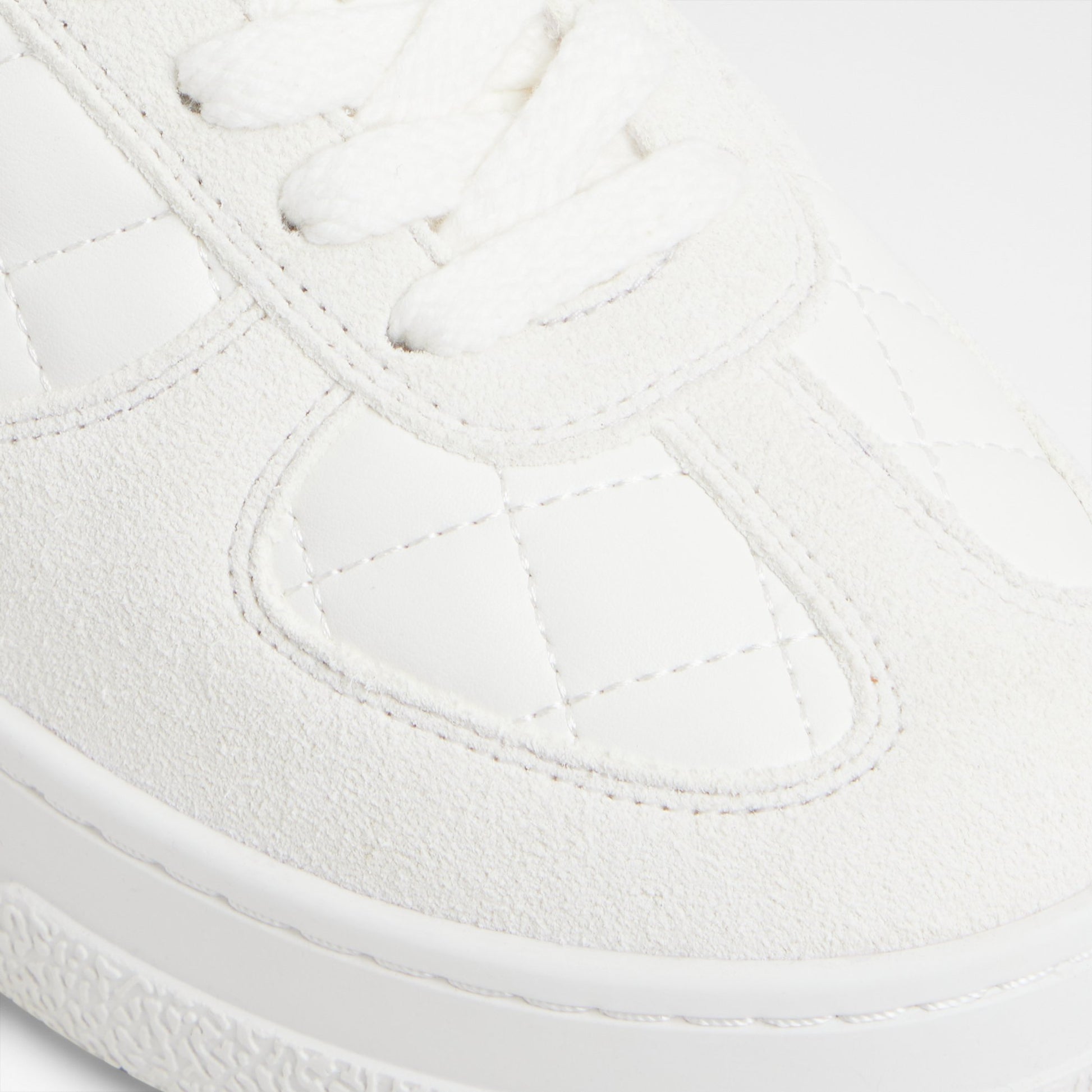 deevale_white_100-002-039_detail_sq_nt_2018x2018