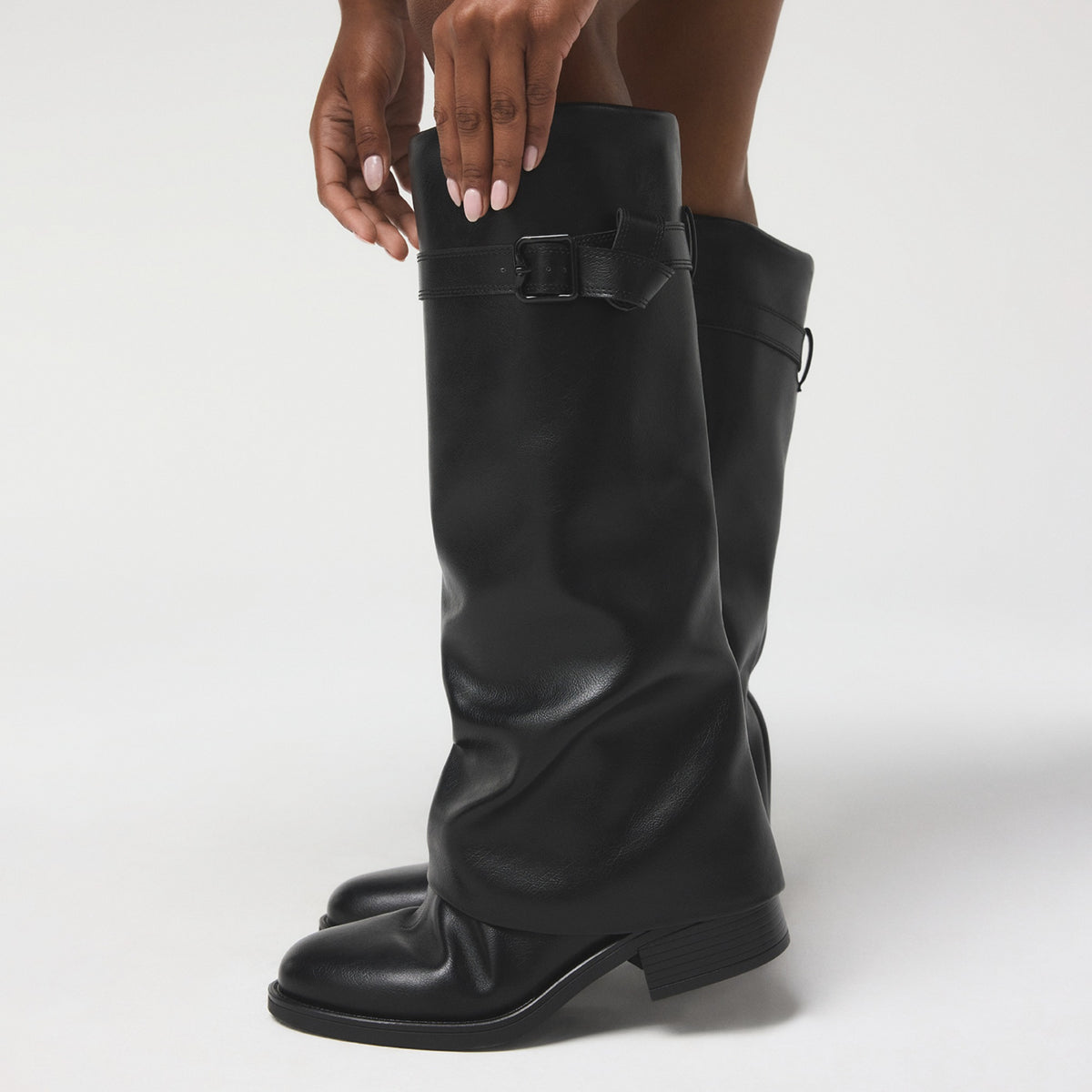 eloewiel_black_001-002-025_look-part_sq_gy_2000x2000