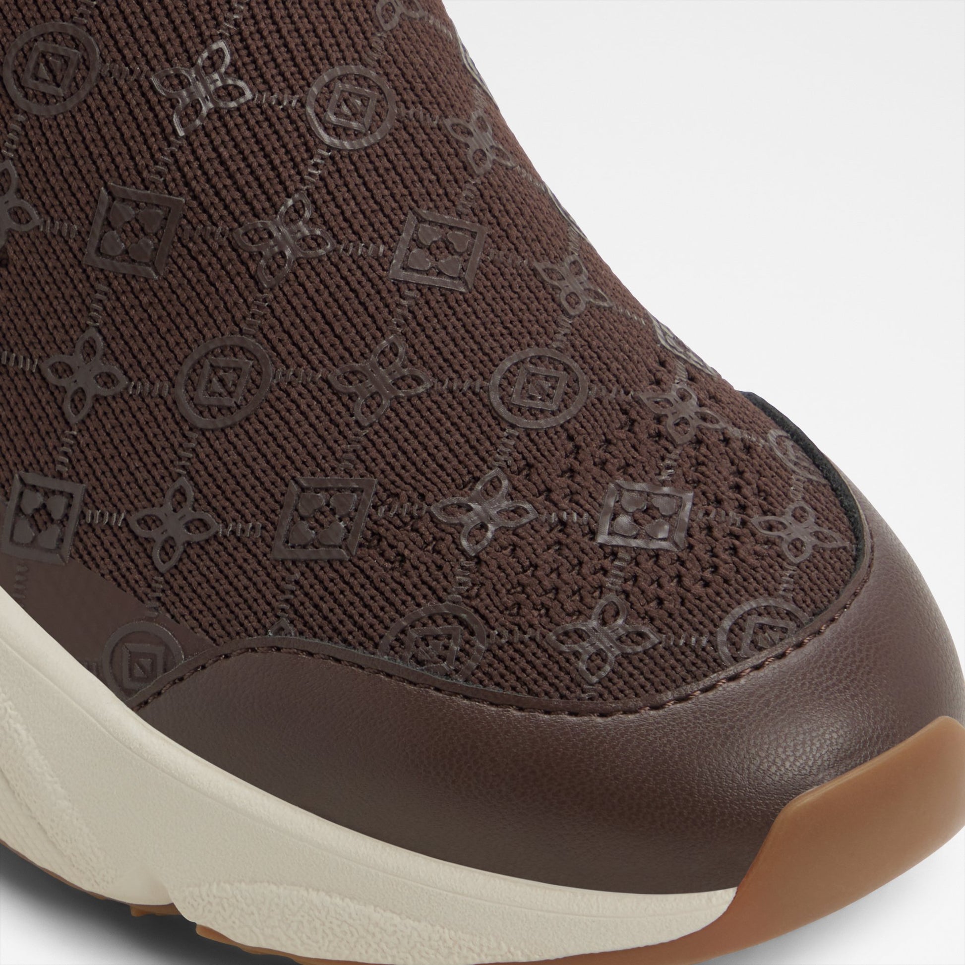 etonad_brown_201-003-017_detail_sq_nt_2018x2018