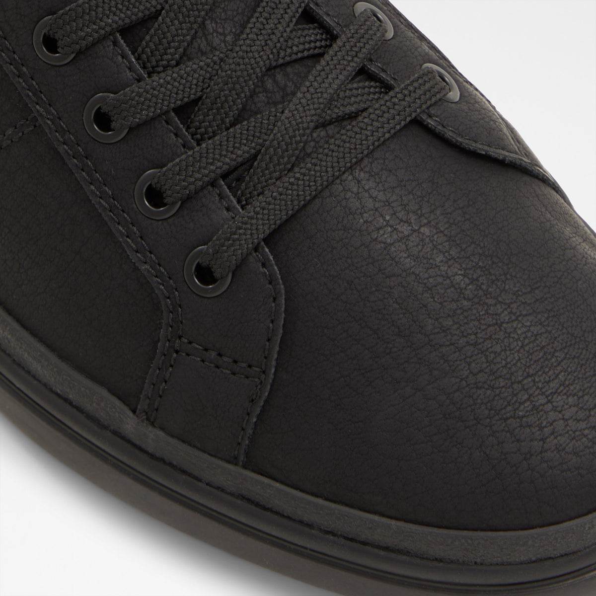 finespec_black_008-002-029_detail_sq_nt_2018x2018
