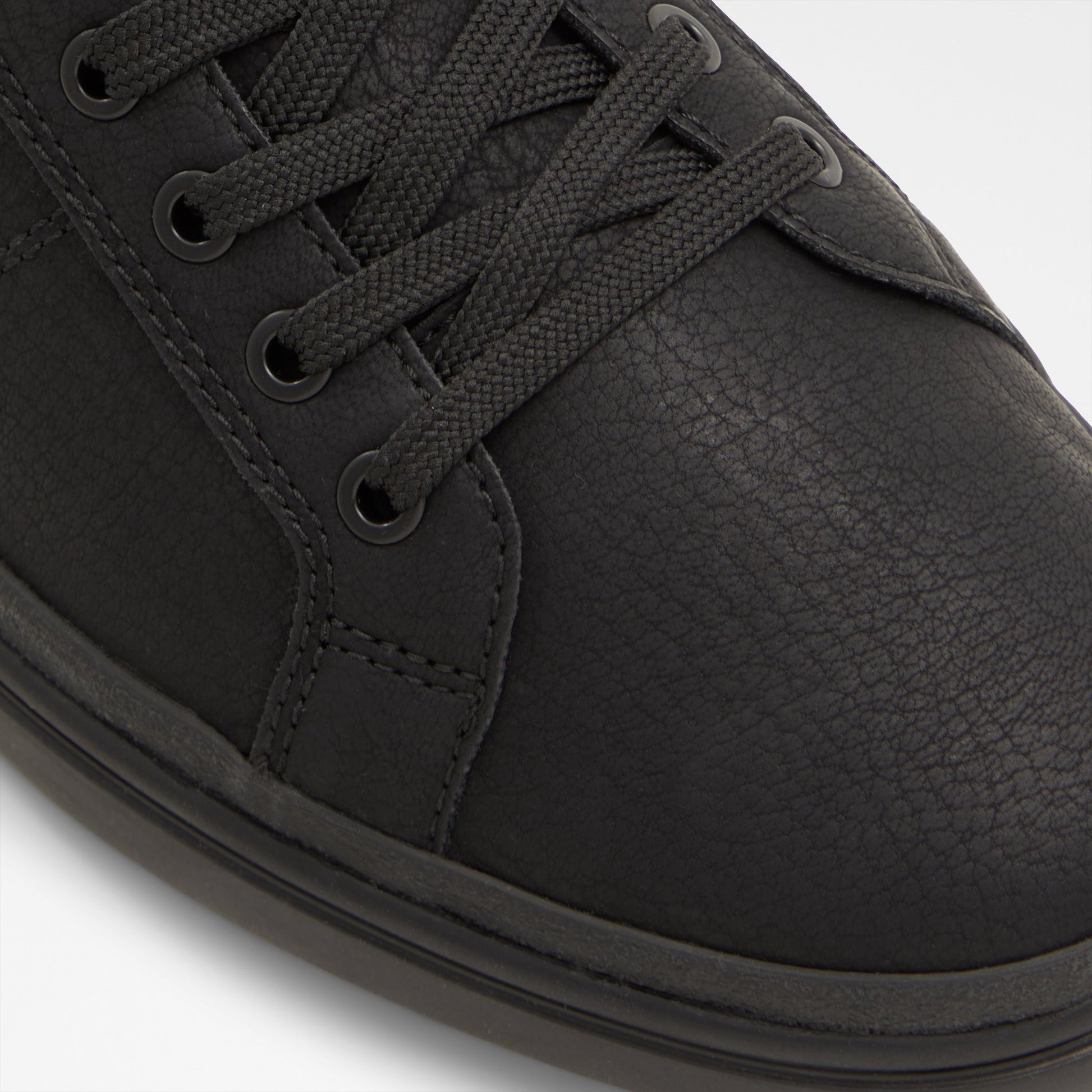 finespec_black_008-002-029_detail_sq_nt_2018x2018