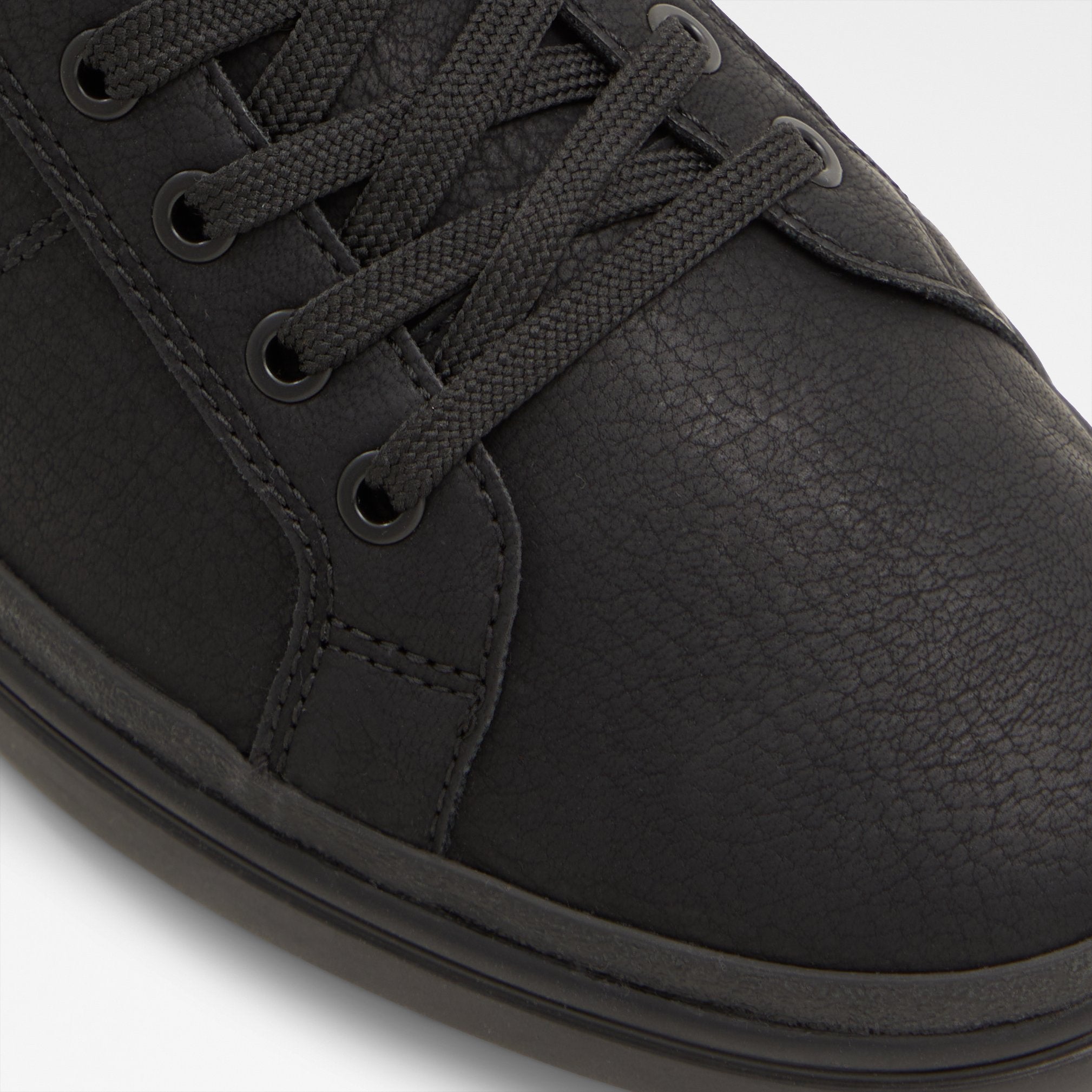 finespec_black_008-002-029_detail_sq_nt_2018x2018