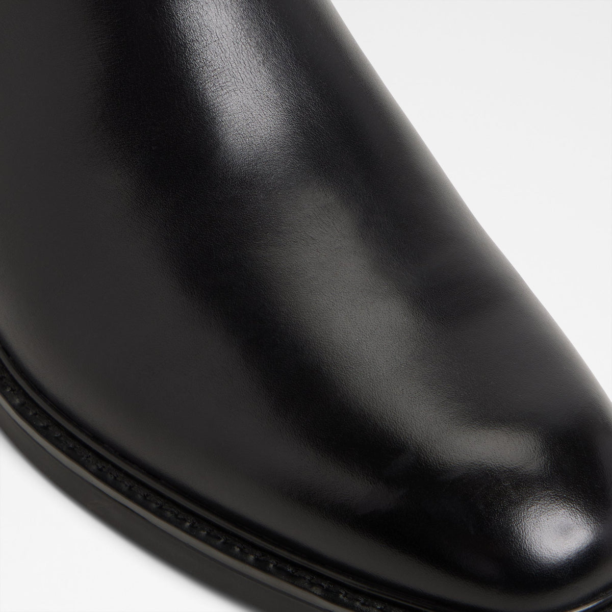 gio_black_004-001-043_detail_sq_nt_2018x2018
