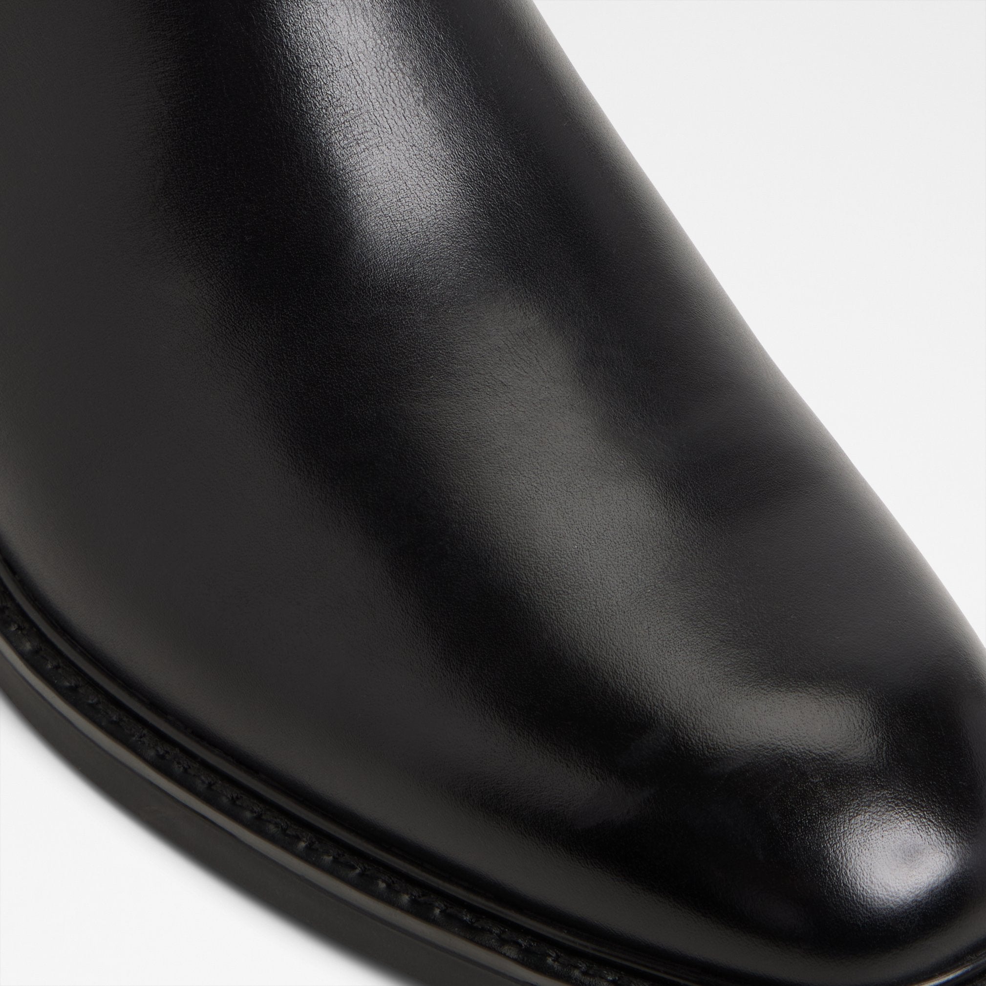 gio_black_004-001-043_detail_sq_nt_2018x2018