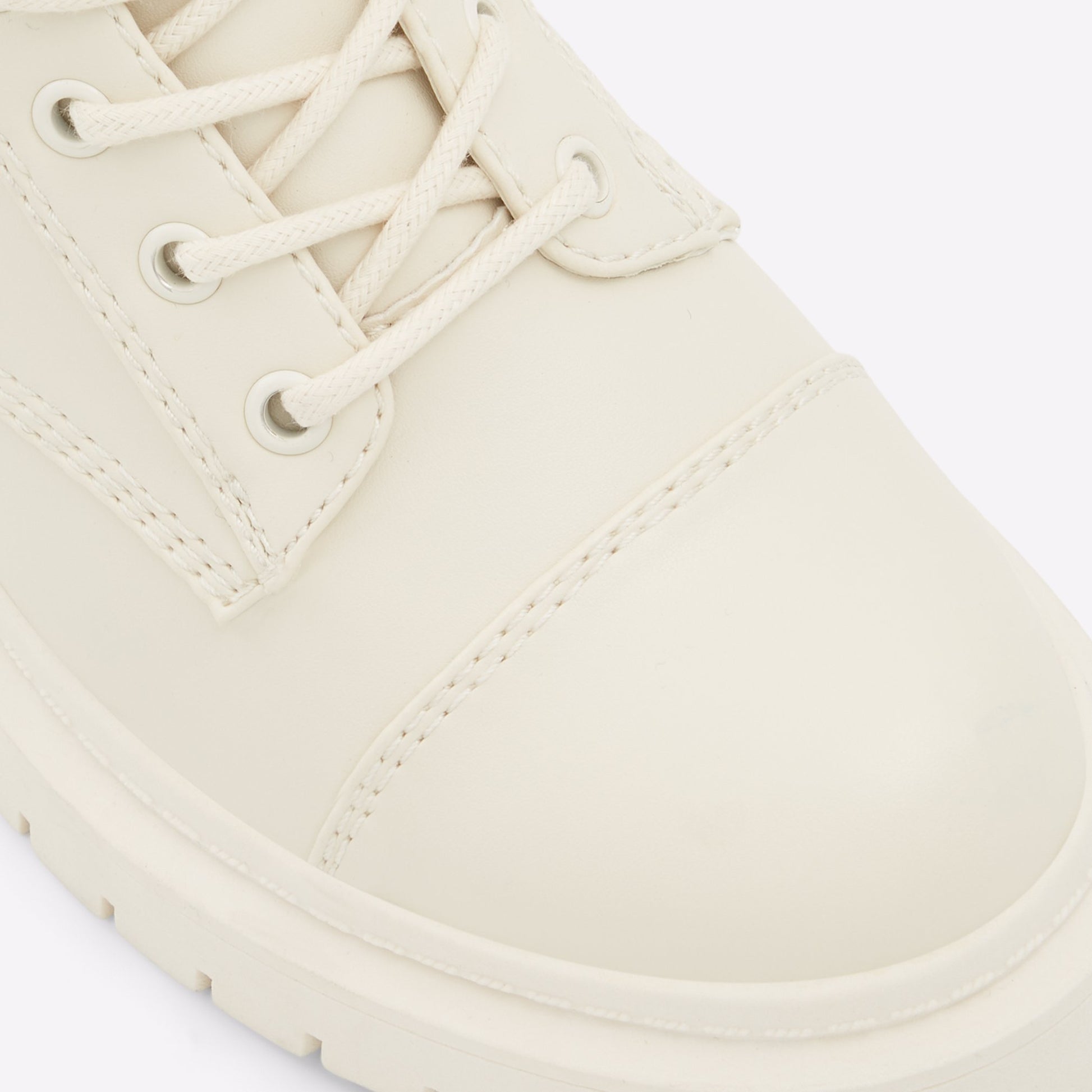 goer_white_110-002-043_detail_sq_nt_2018x2018