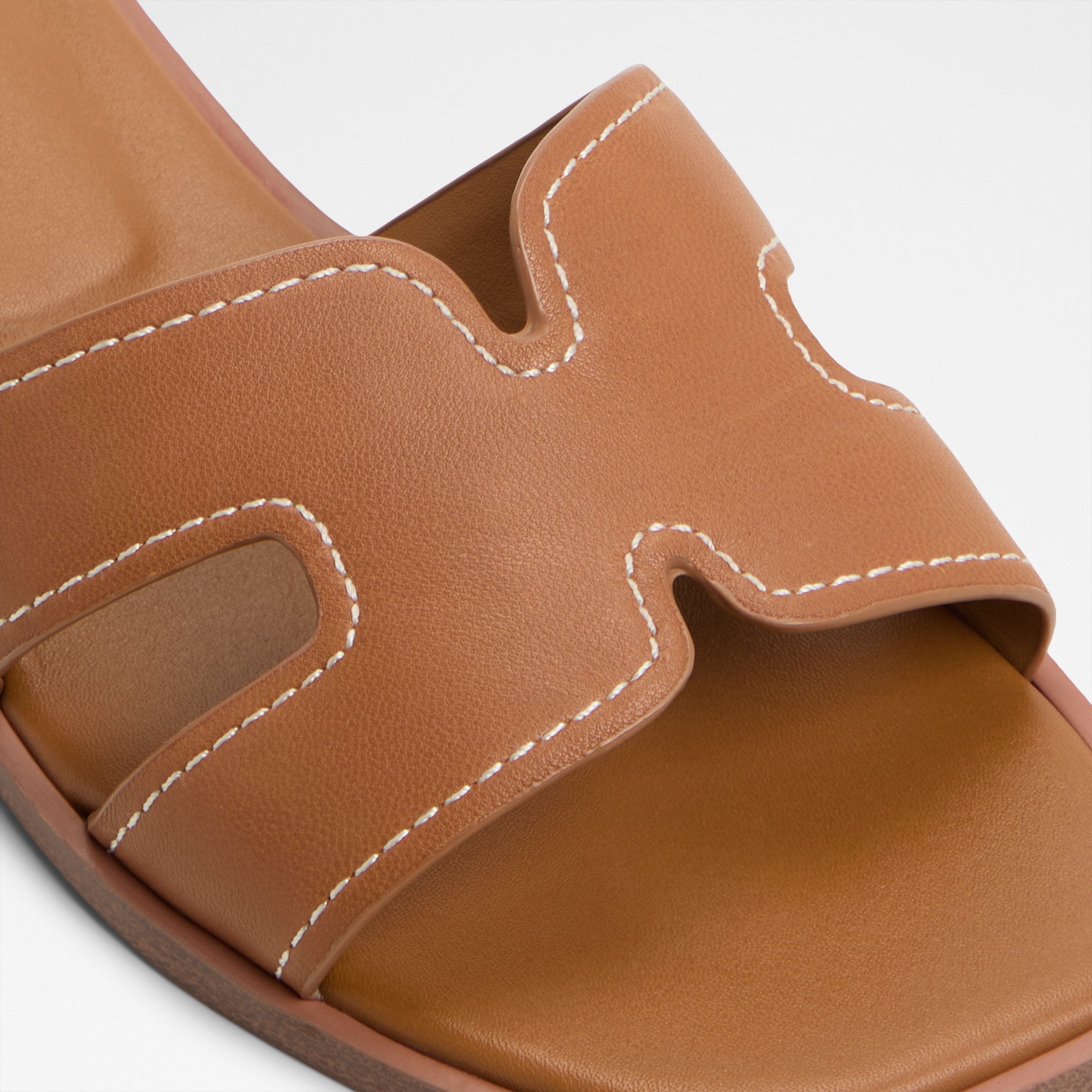 itsandal_brown_210-001-043_detail_sq_nt_2018x2018