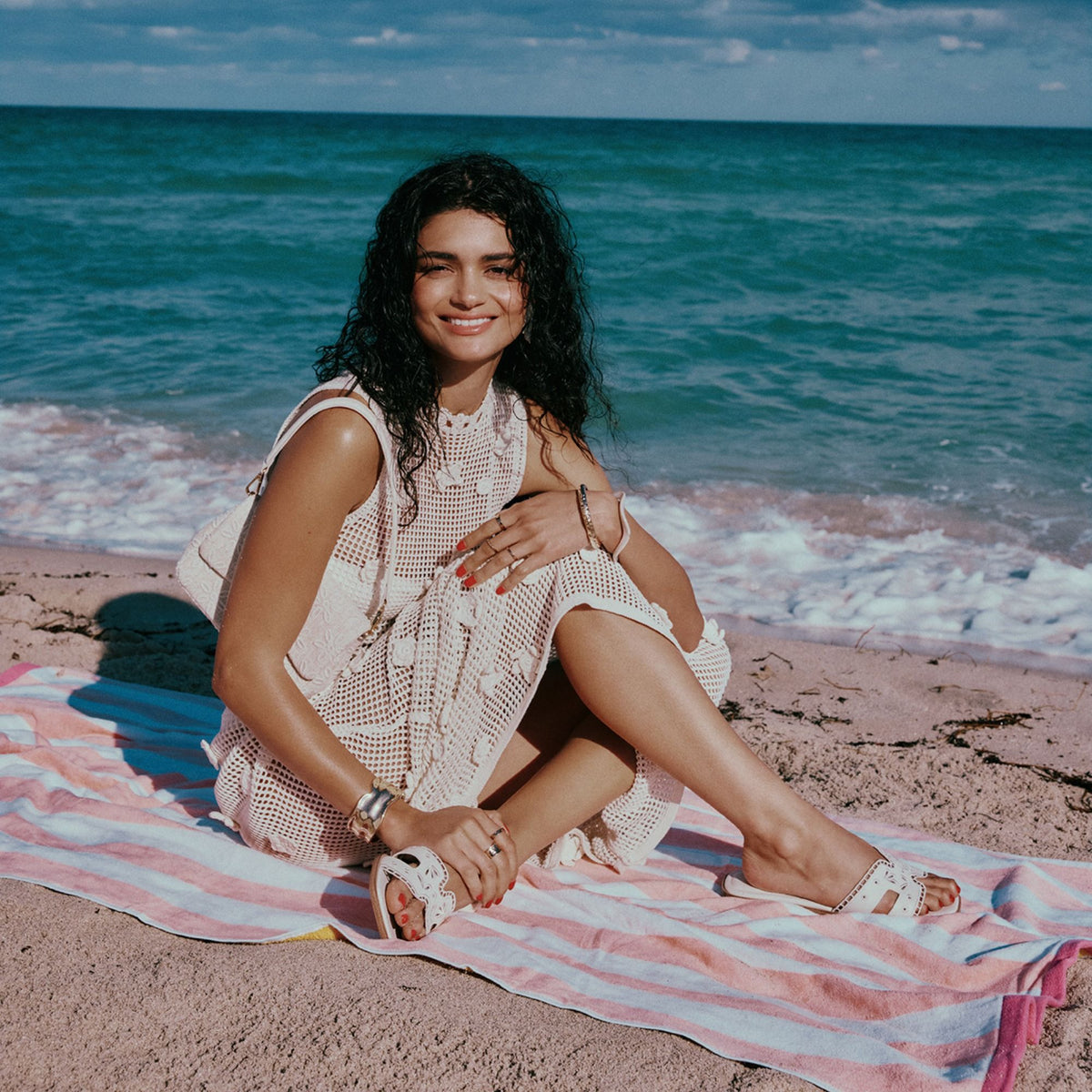 itsandal_white_110-001-043_campaign-full_sq_gy_2000x2000