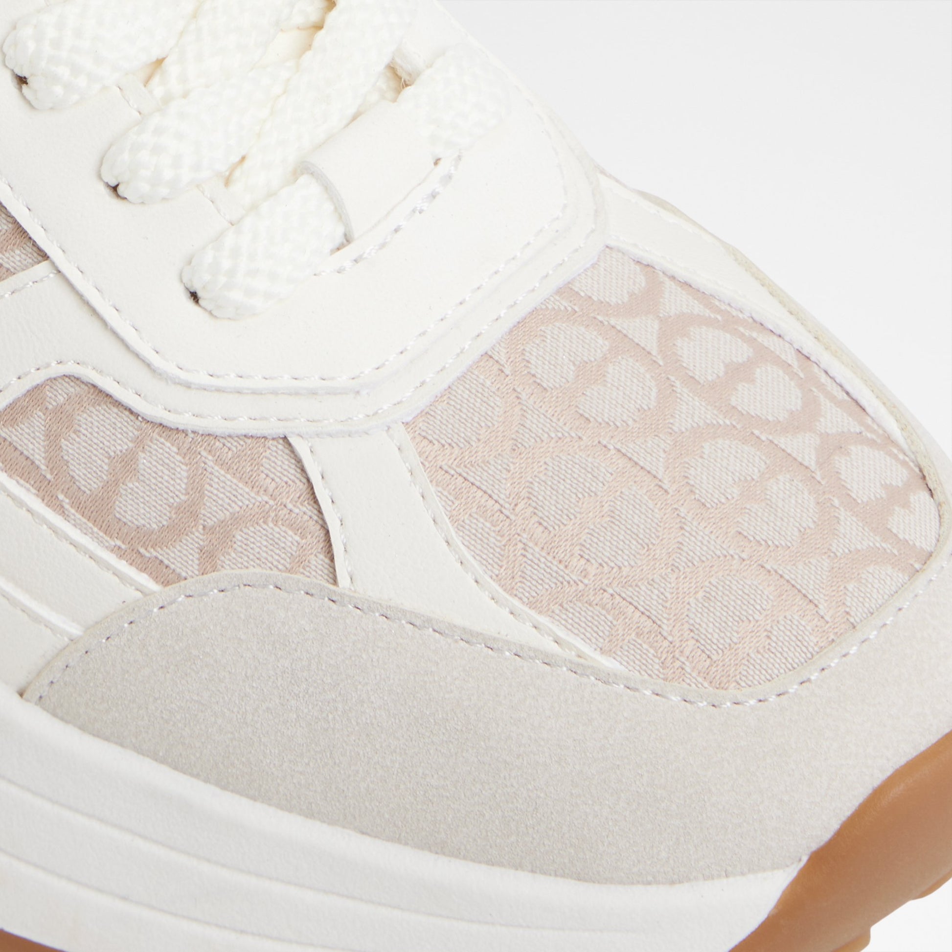 kenbarry_beige_252-002-043_detail_sq_nt_2018x2018