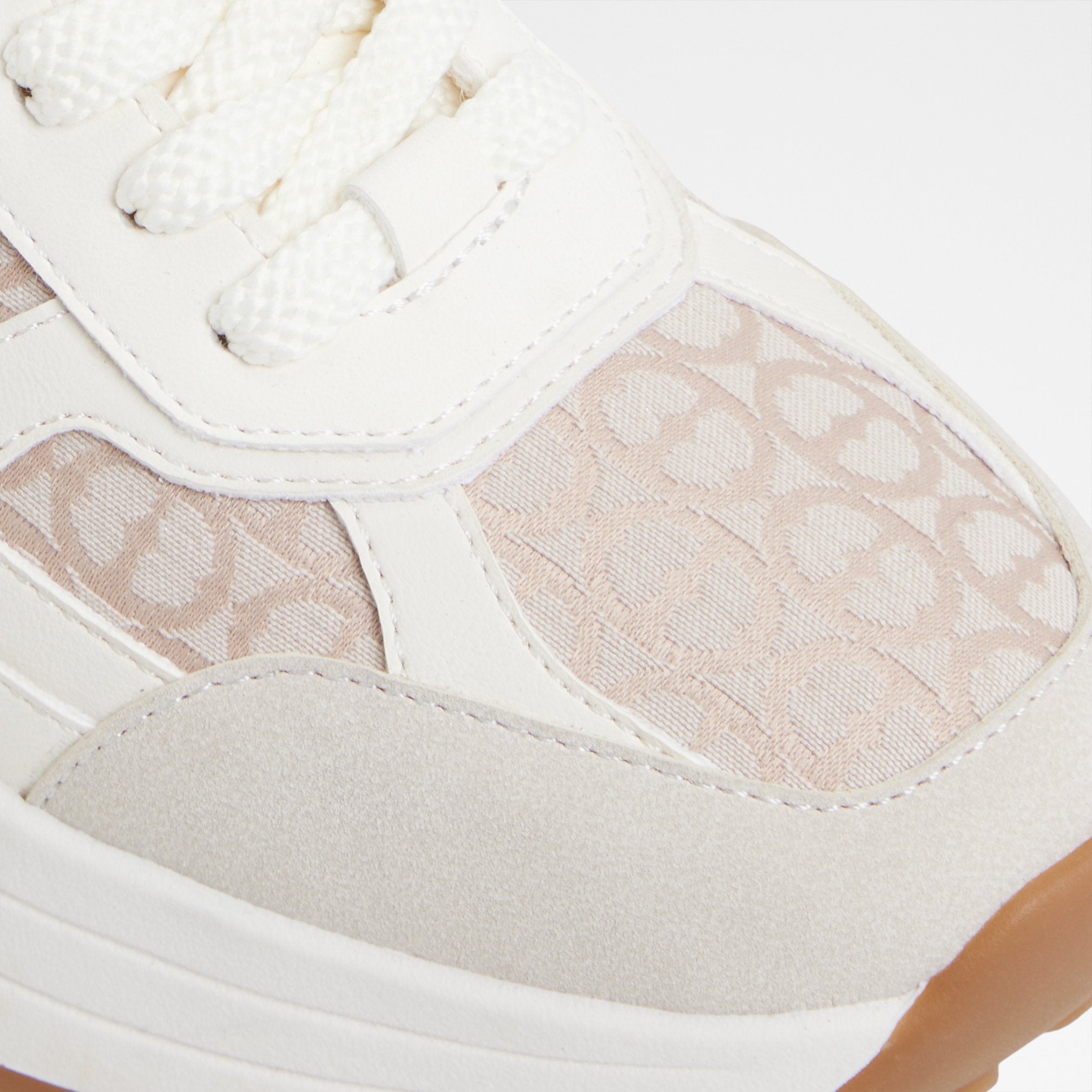 kenbarry_beige_252-002-043_detail_sq_nt_2018x2018