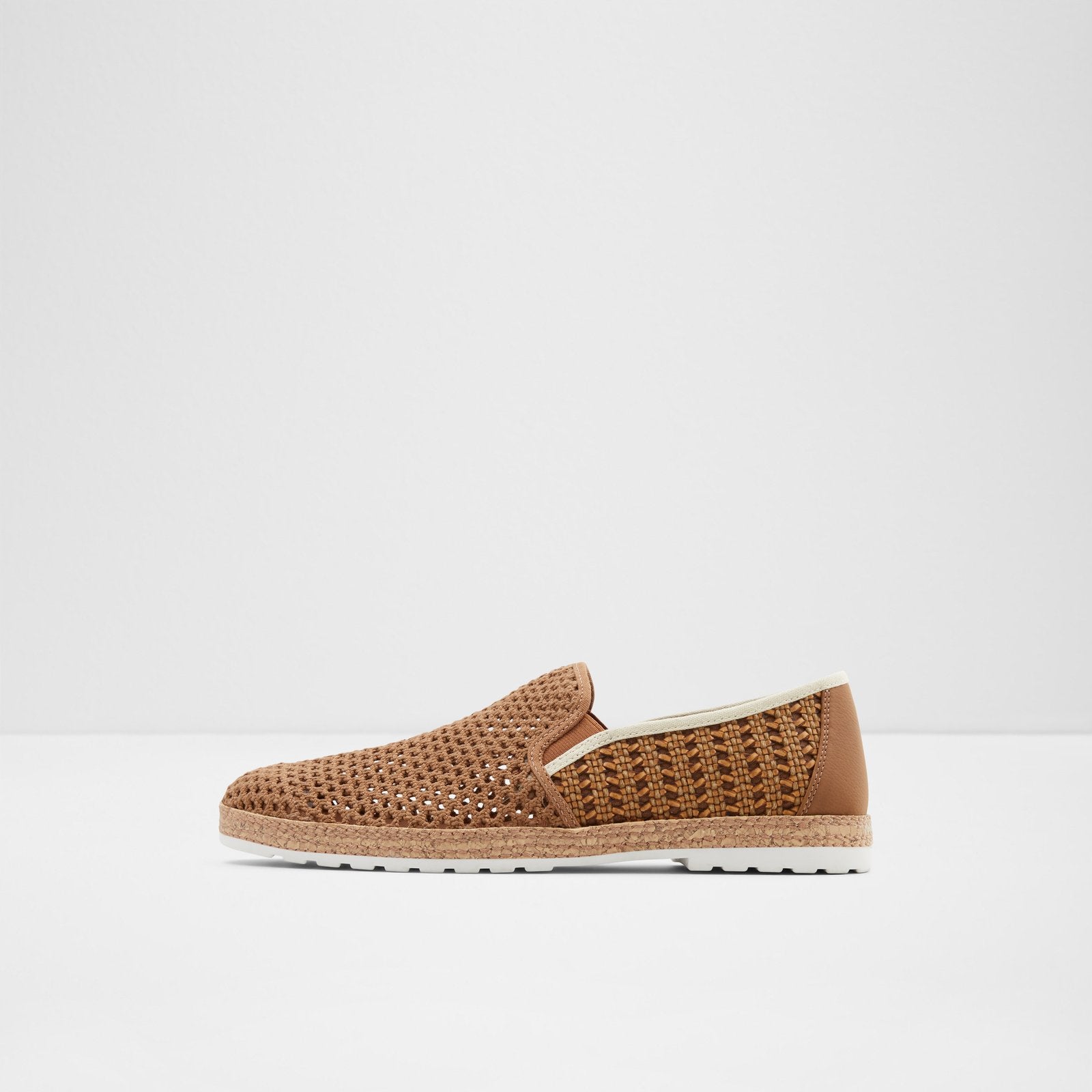 kianou_brown_220-003-050_alt2_sq_nt_1600x1600