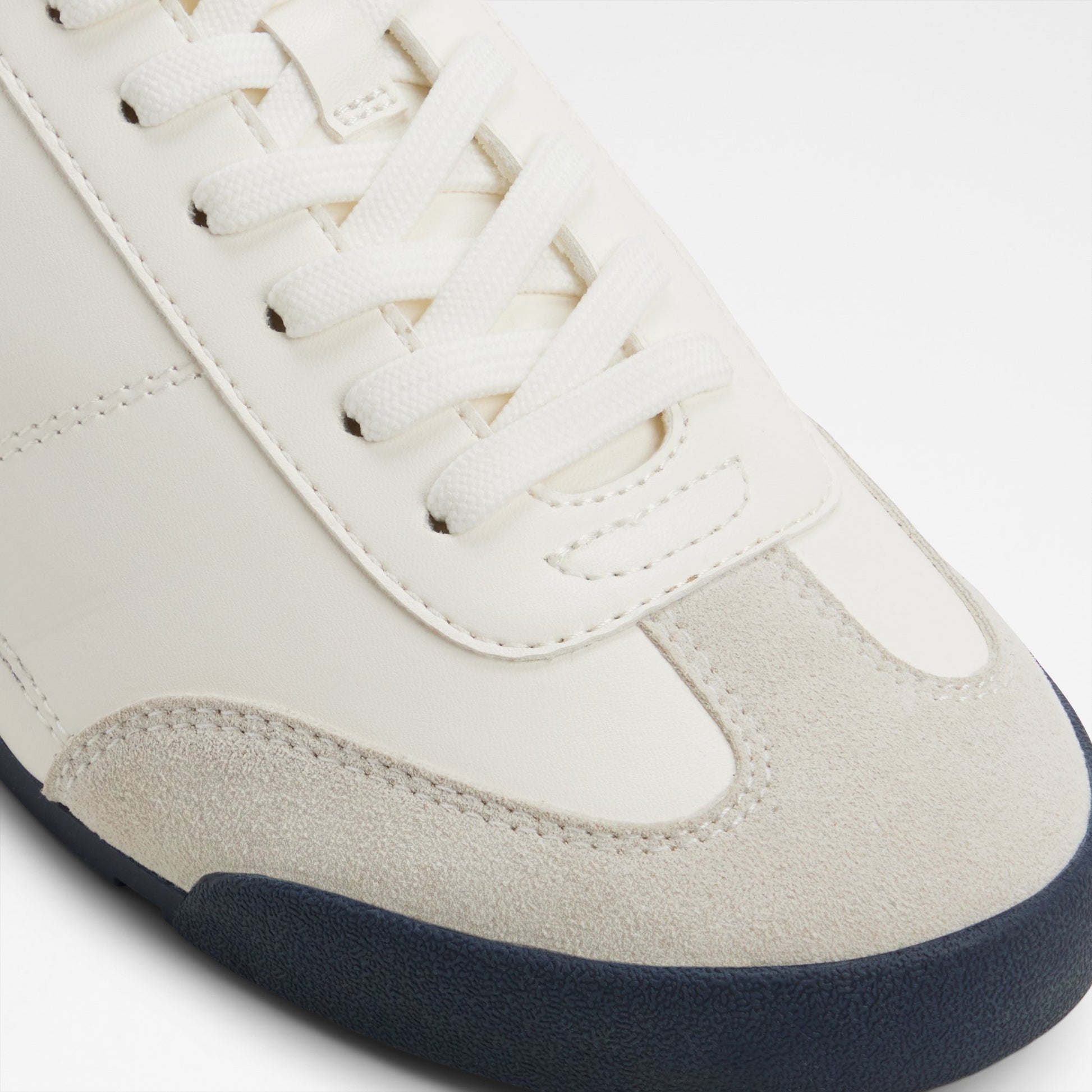 kickoff_beige_270-002-043_detail_sq_nt_2018x2018