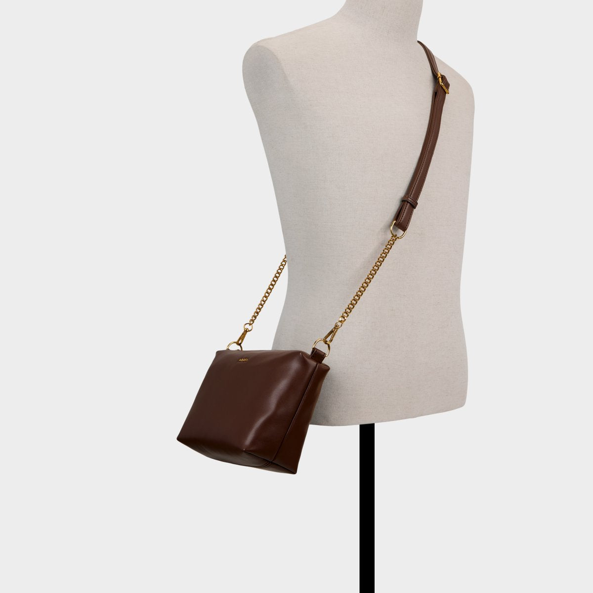lilytote_brown_200-002-029_alt4_sq_gy_1200x1200