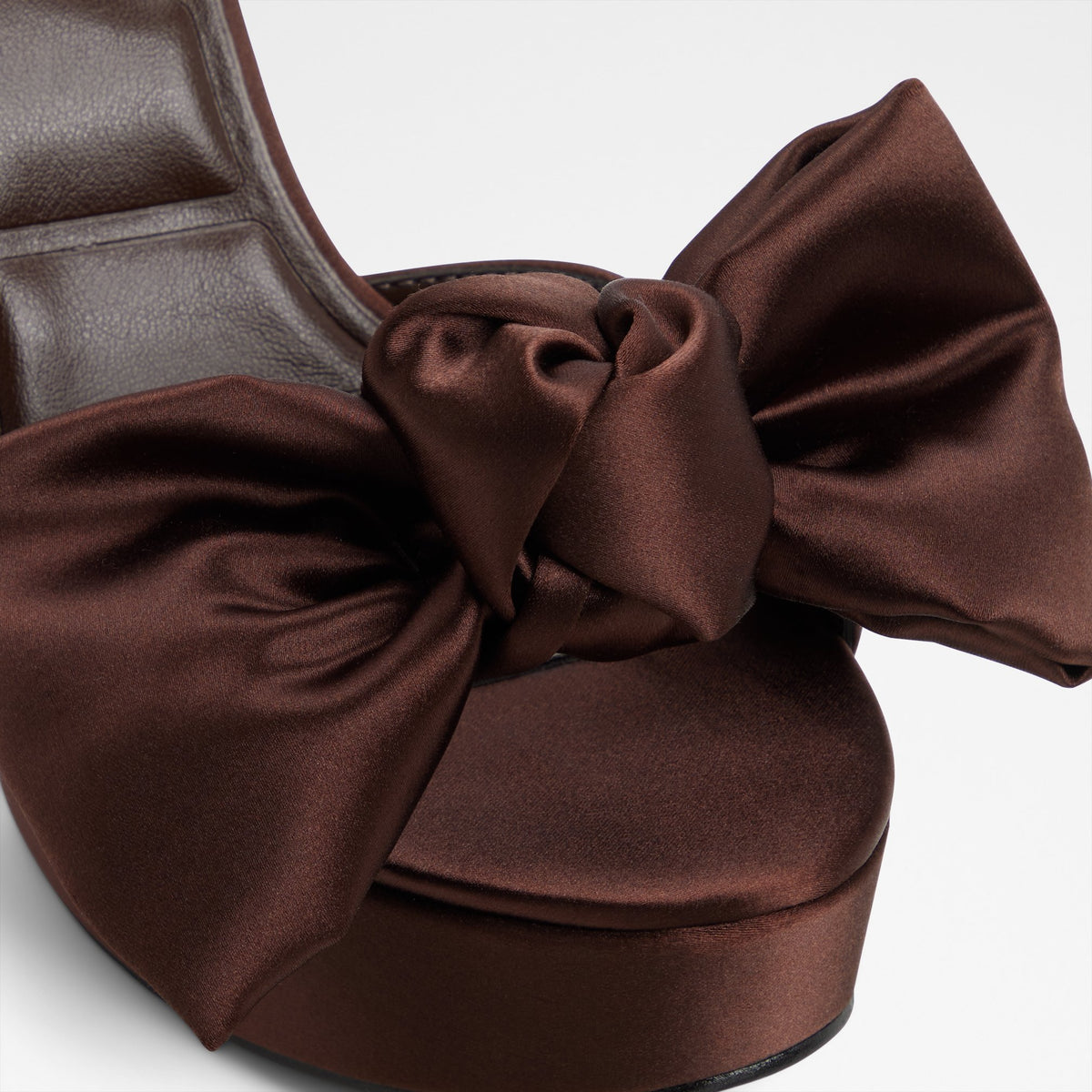 luscious_brown_201-003-032_detail_sq_nt_2018x2018