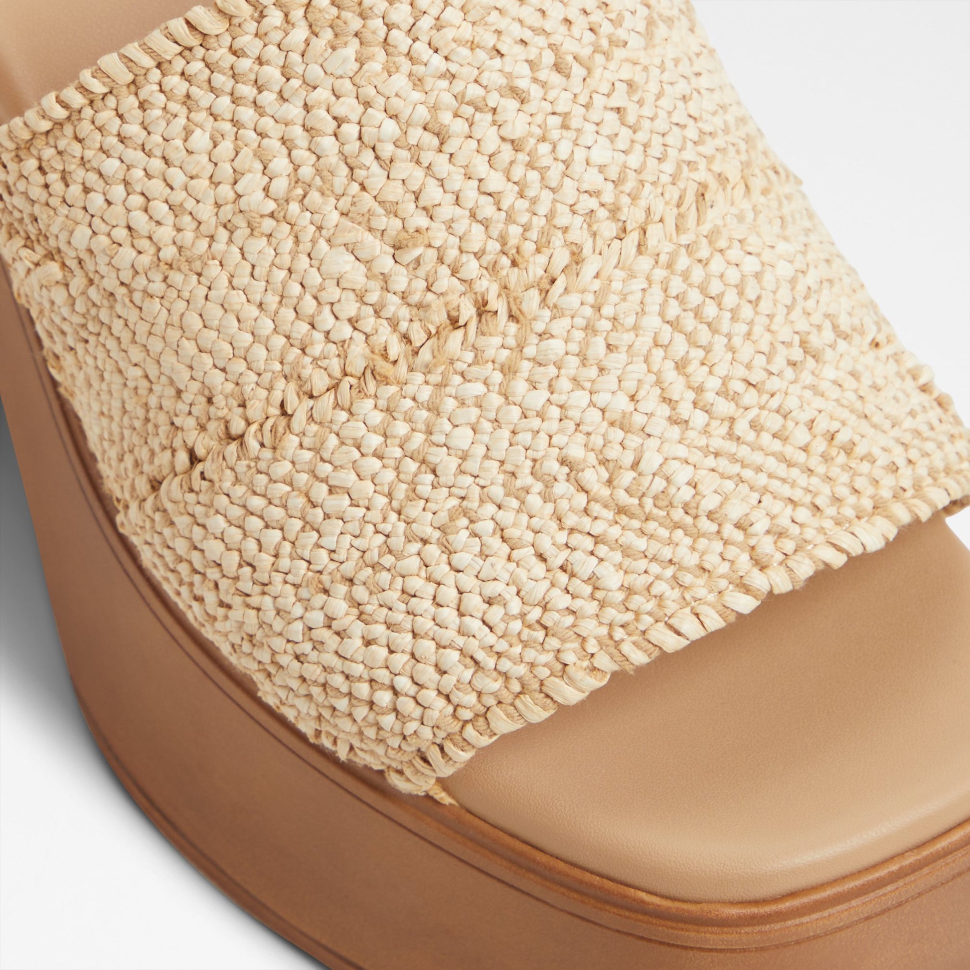maysee_beige_106-003-040_detail_sq_nt_2018x2018