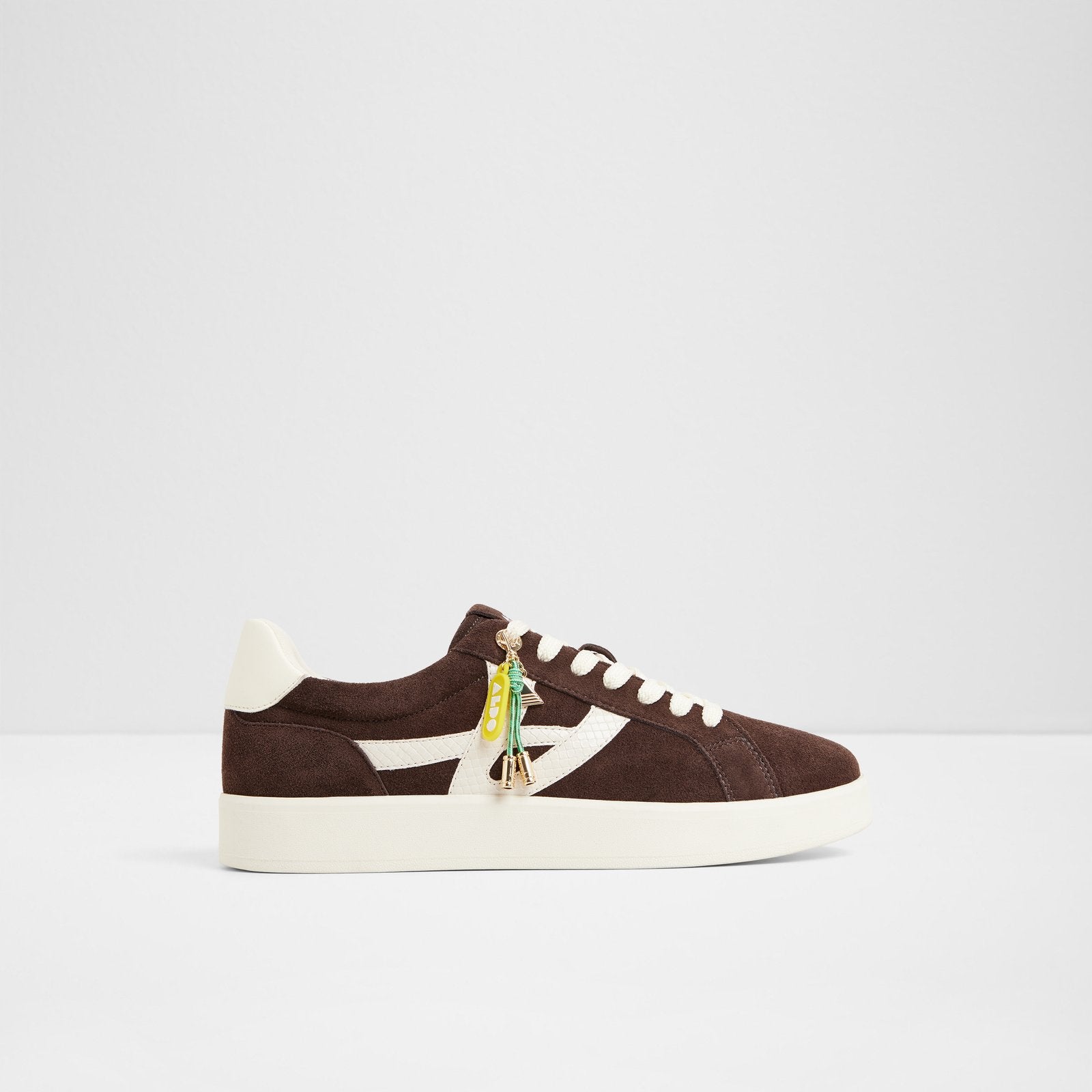 mtl72sneaker-l_brown_201-001-046_main_sq_nt_1600x1600