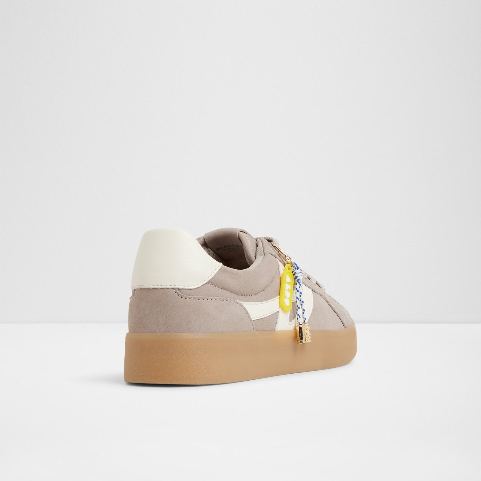 mtl72sneaker-l_grey_050-001-031_alt1_sq_nt_1600x1600