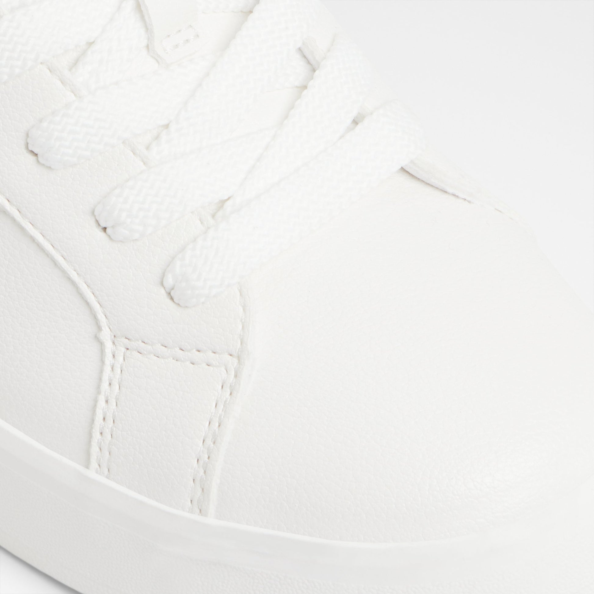 mtl72sneaker-l_white_100-002-043_detail_sq_nt_2018x2018