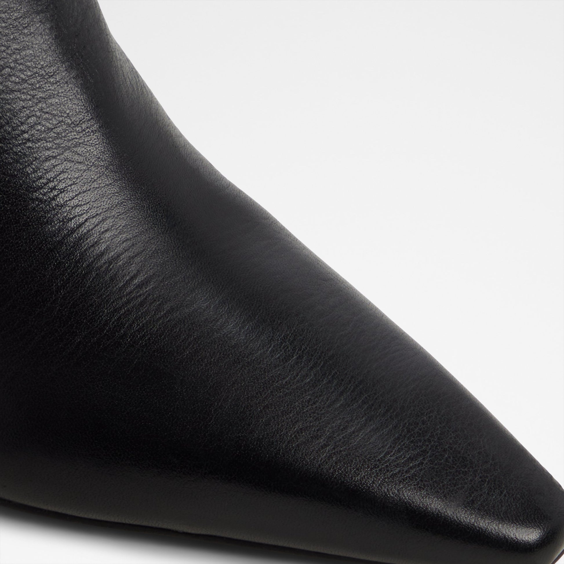 muttsee_black_001-001-043_detail_sq_nt_2018x2018