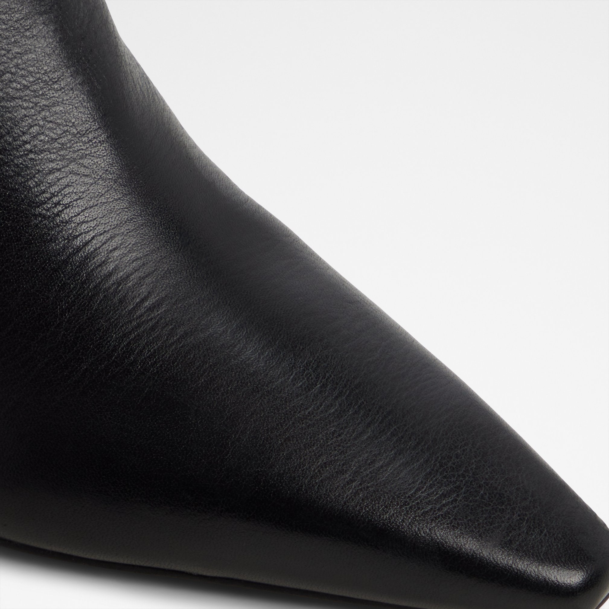 muttsee_black_001-001-043_detail_sq_nt_2018x2018