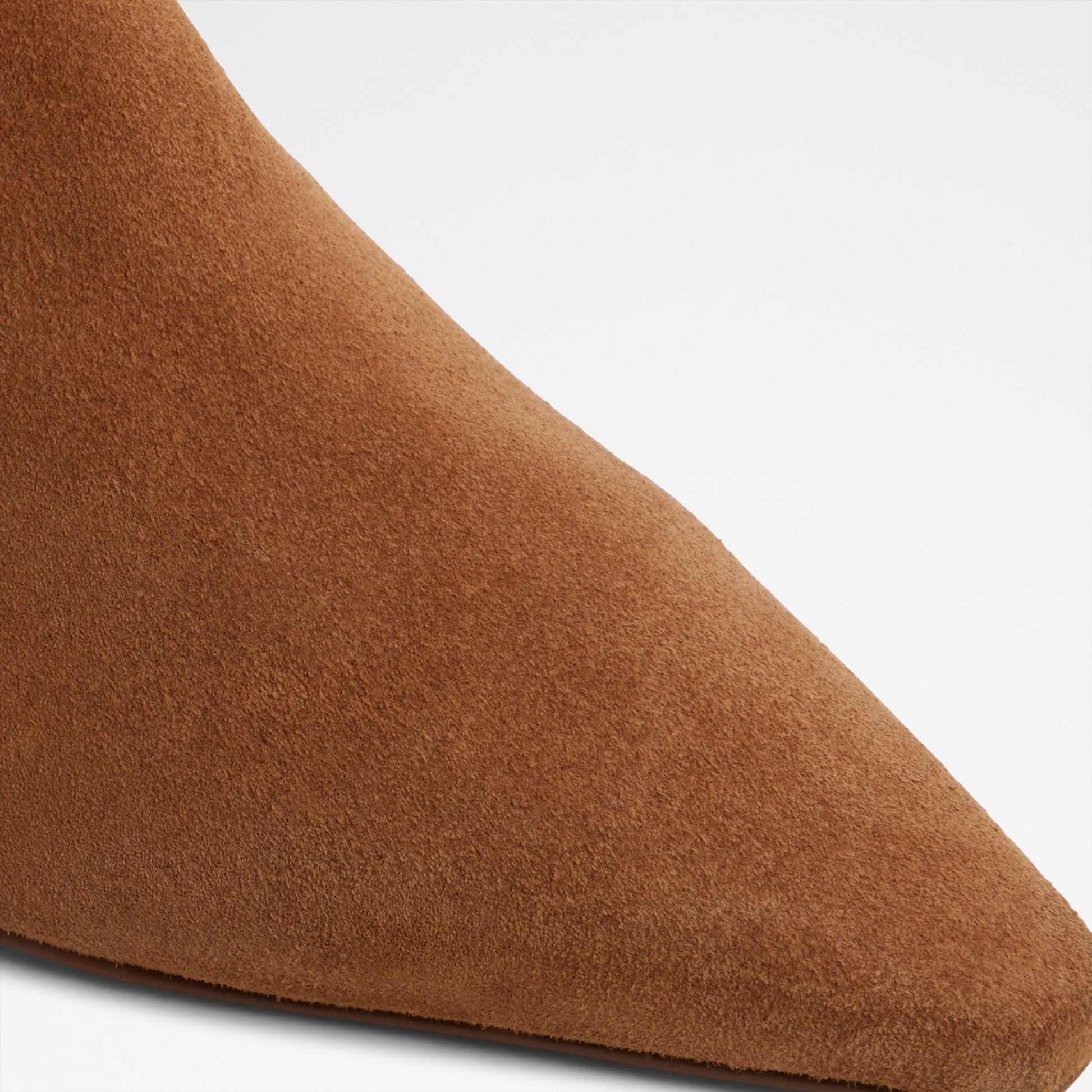 muttsee_brown_210-001-046_detail_sq_nt_2018x2018