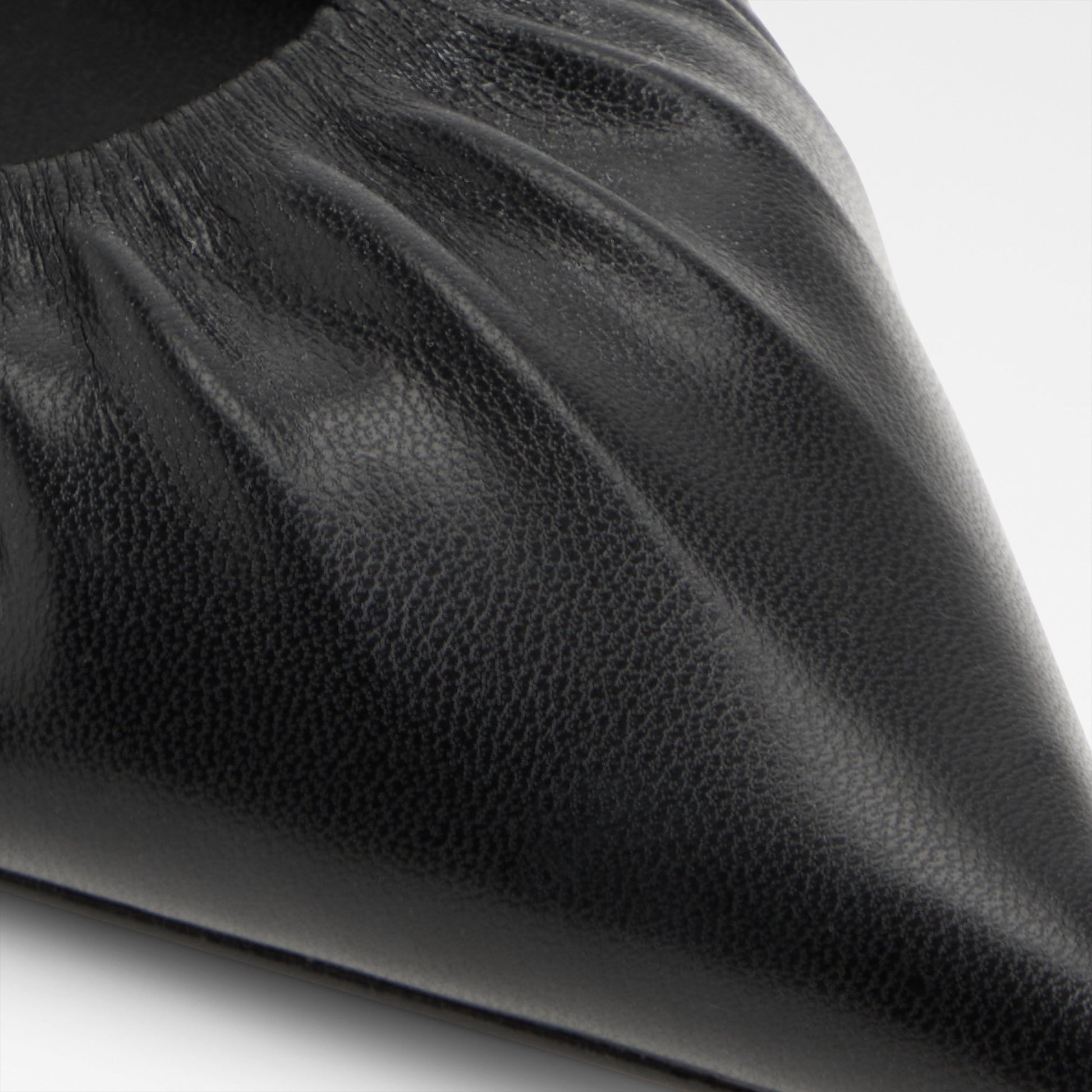 mystia_black_001-002-043_detail_sq_nt_2018x2018