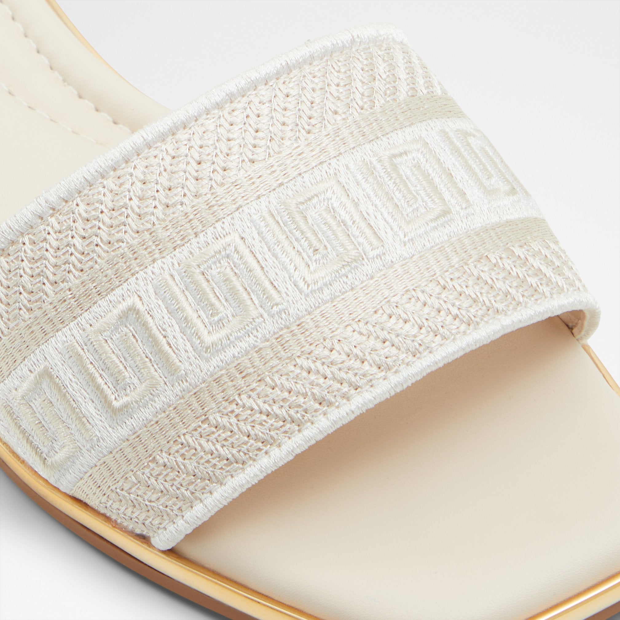 oceania_beige_280-003-050_detail_sq_nt_2018x2018