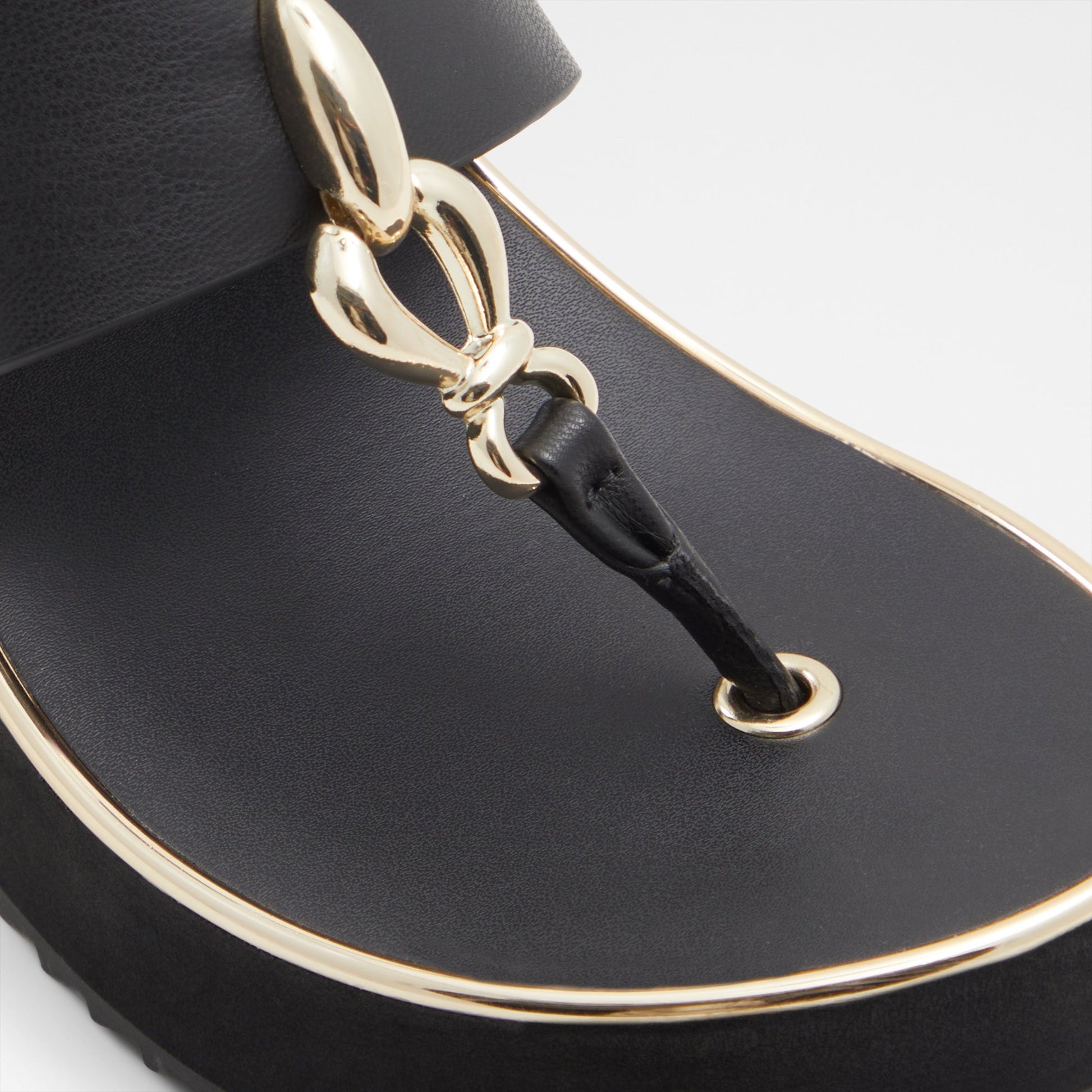 penelopy_black_001-002-043_detail_sq_nt_2018x2018